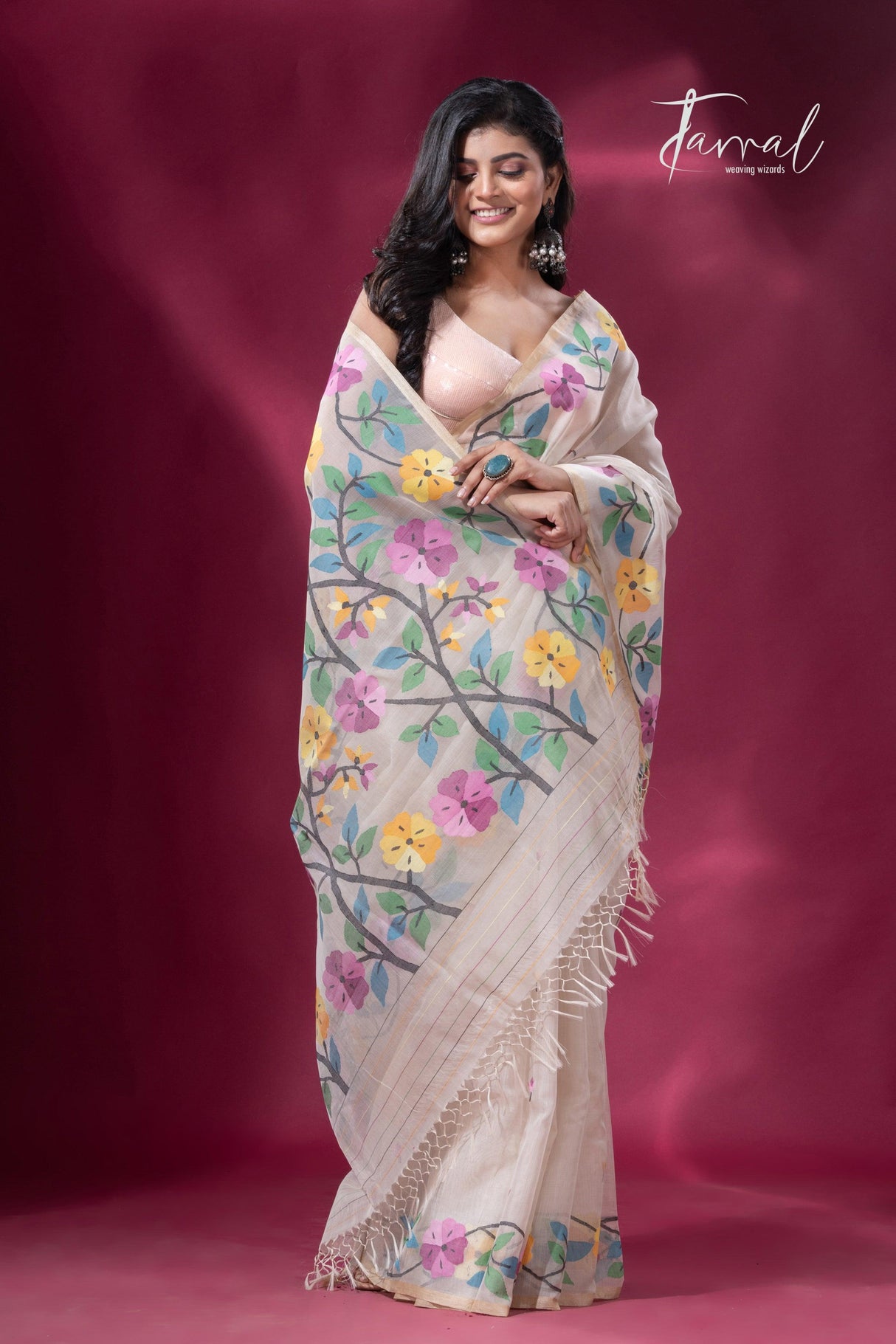 Offwhite floral elegance muslin silk handwoven jamdani saree4
