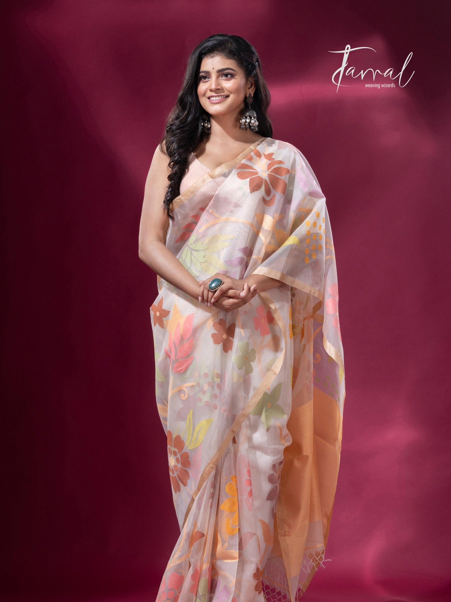 Offwhite muslin silk allover floral handwoven jamdani saree full2