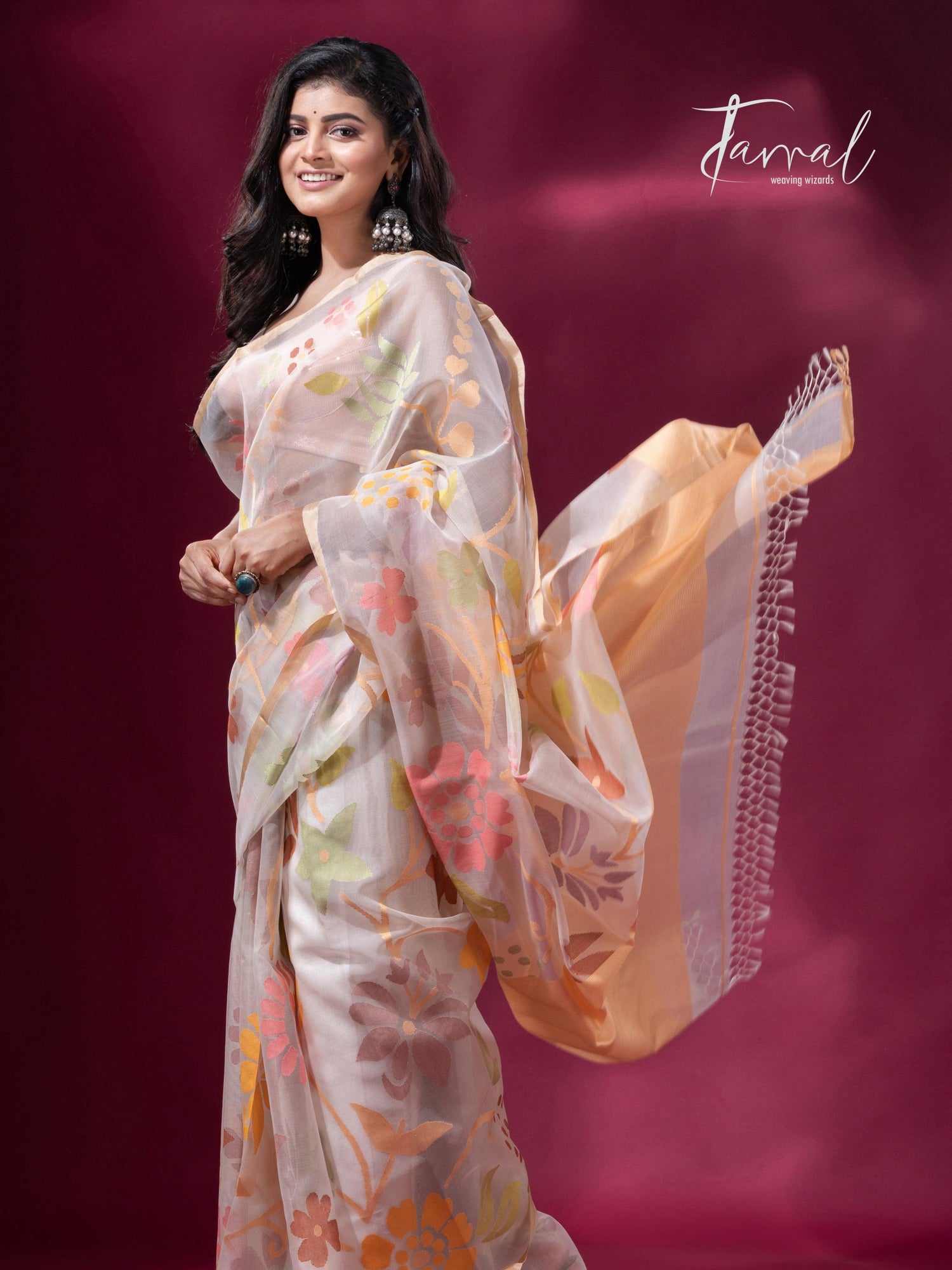 Offwhite muslin silk allover floral handwoven jamdani saree right