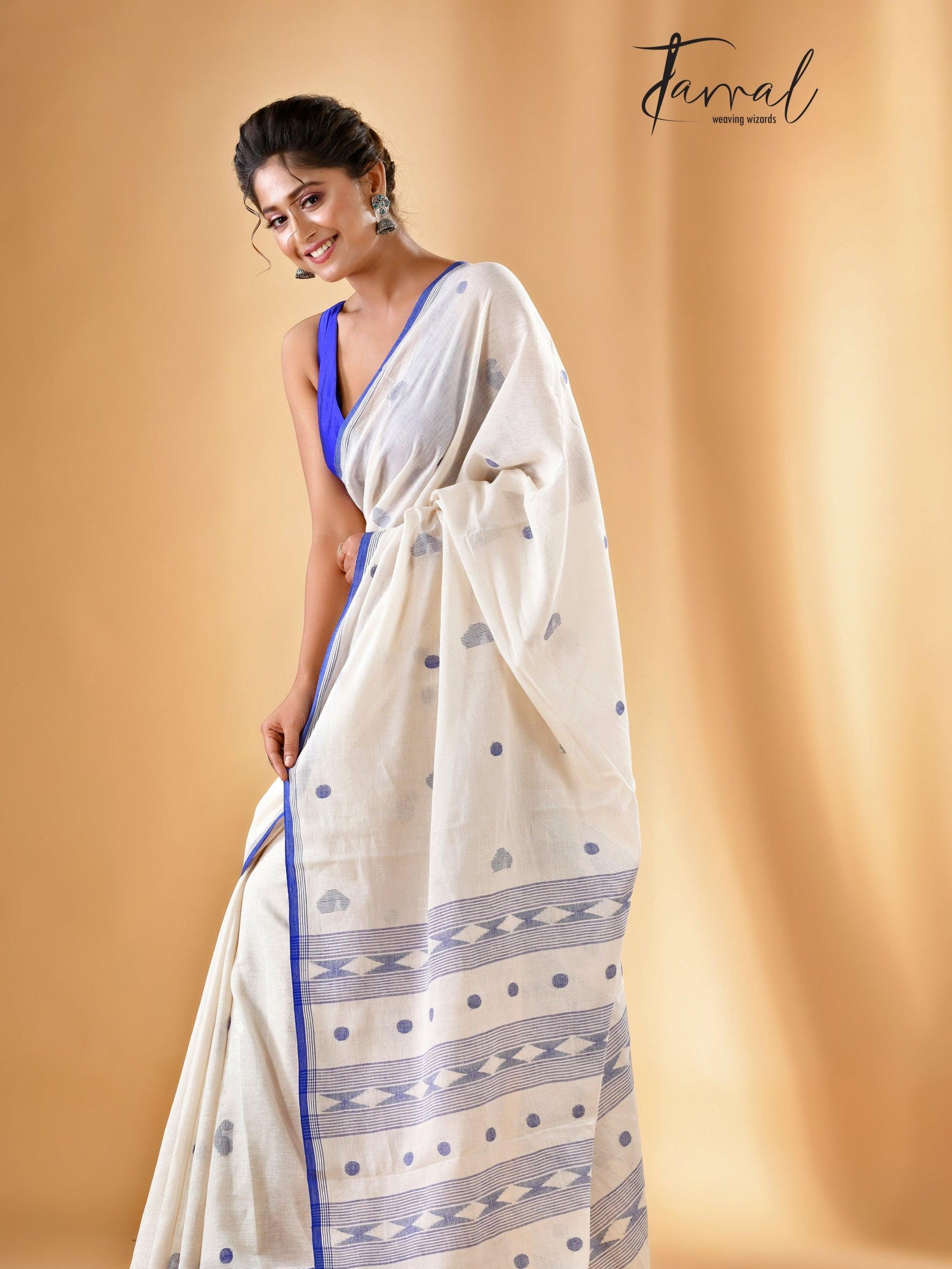 Offwhite pure cotton diamond motifs handwoven jamdani saree