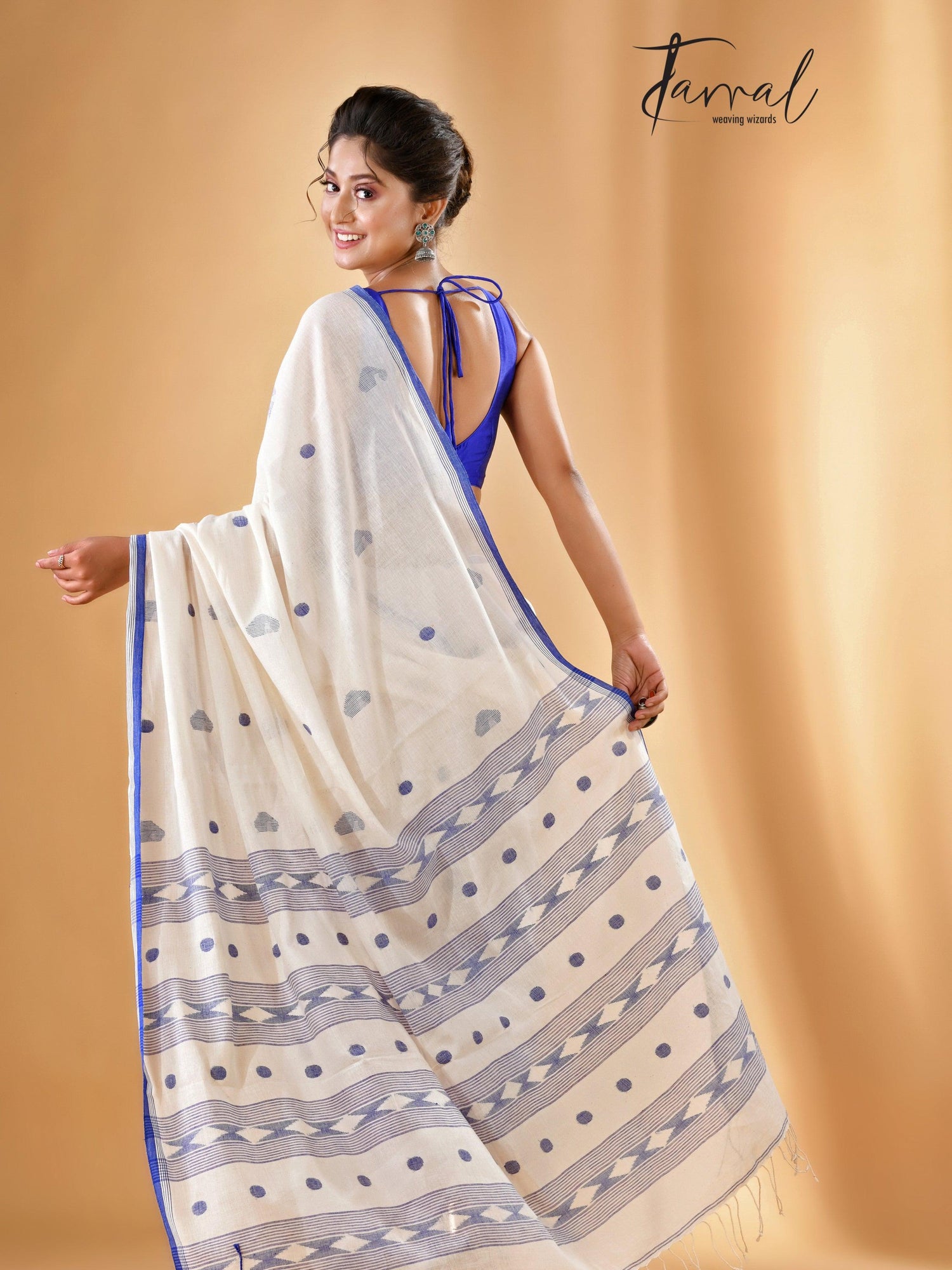 Offwhite pure cotton diamond motifs handwoven jamdani saree