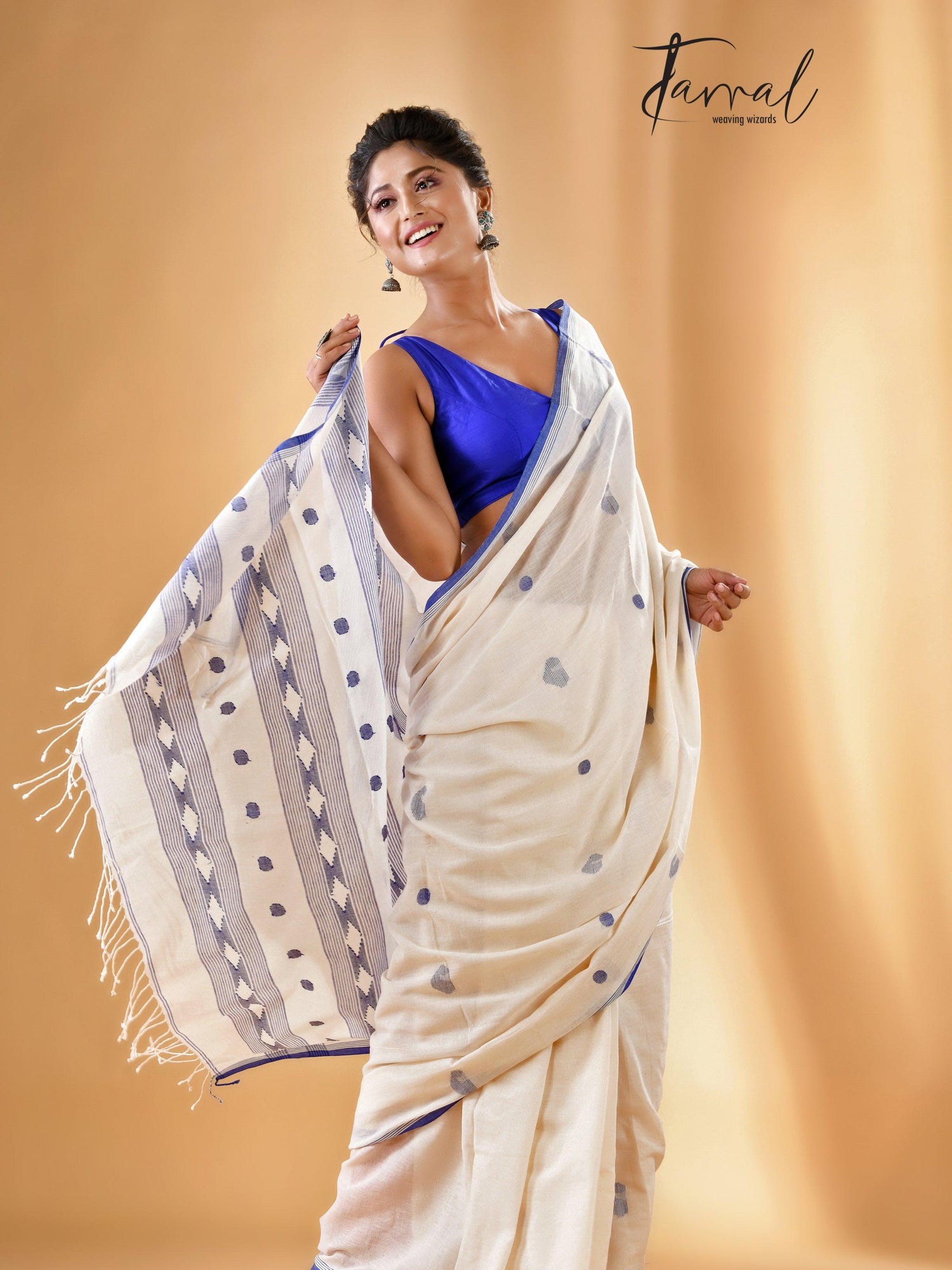 Offwhite pure cotton diamond motifs handwoven jamdani saree