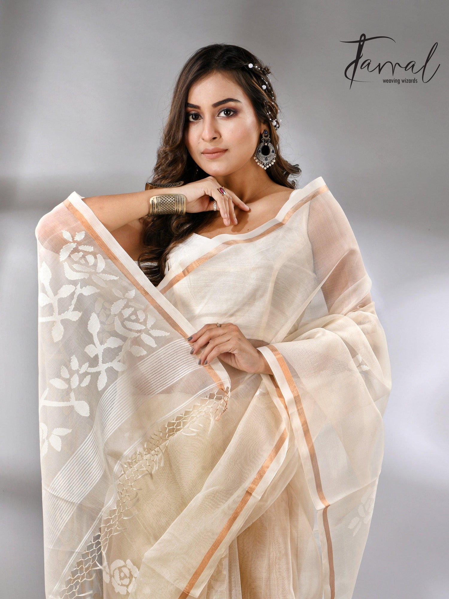 Offwhite self rose motifs handwoven jamdani saree in muslin silk - Tamal Boutique