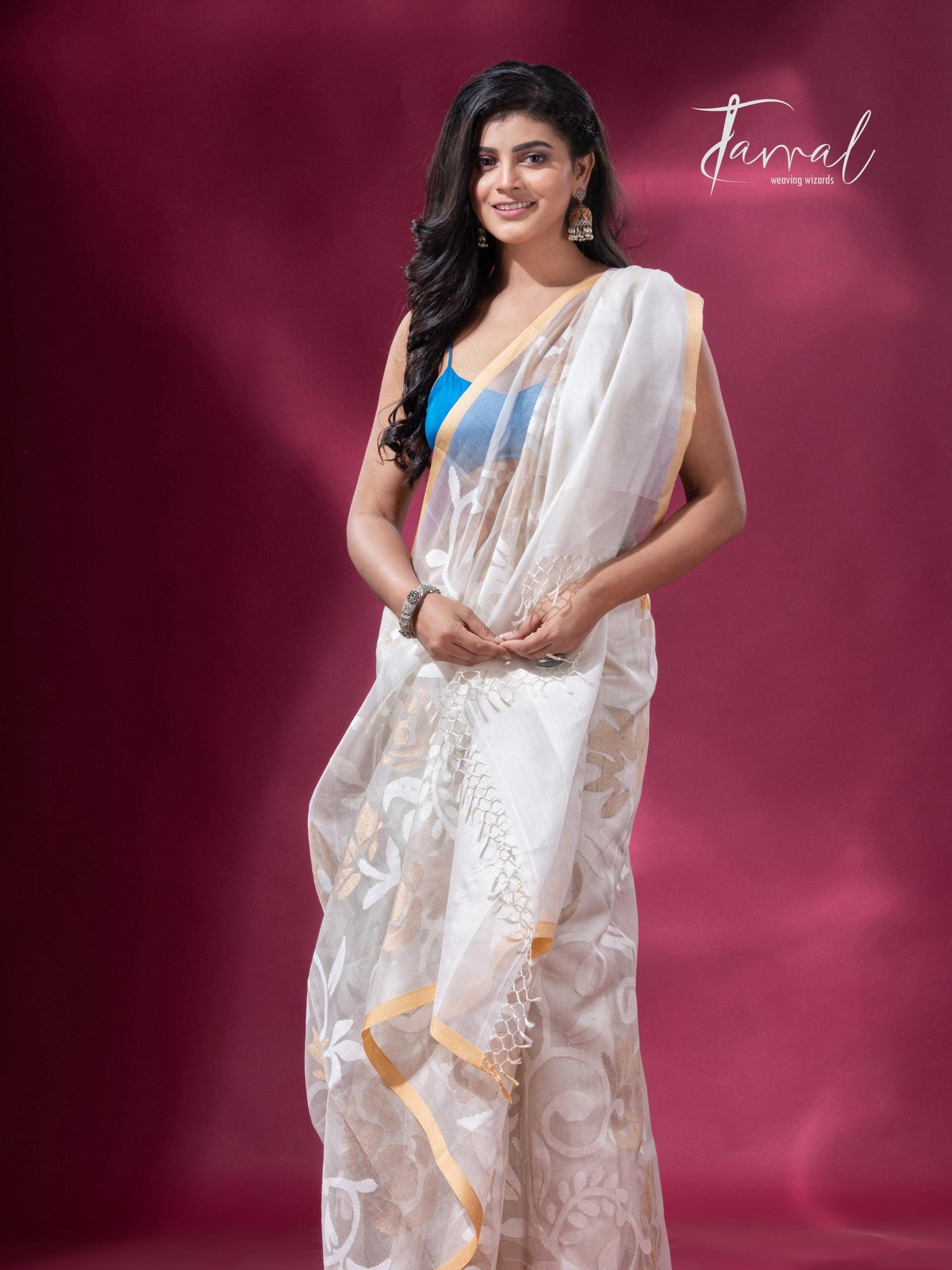 Offwhite with allover Zari Floral Elegance handwoven jamdani saree