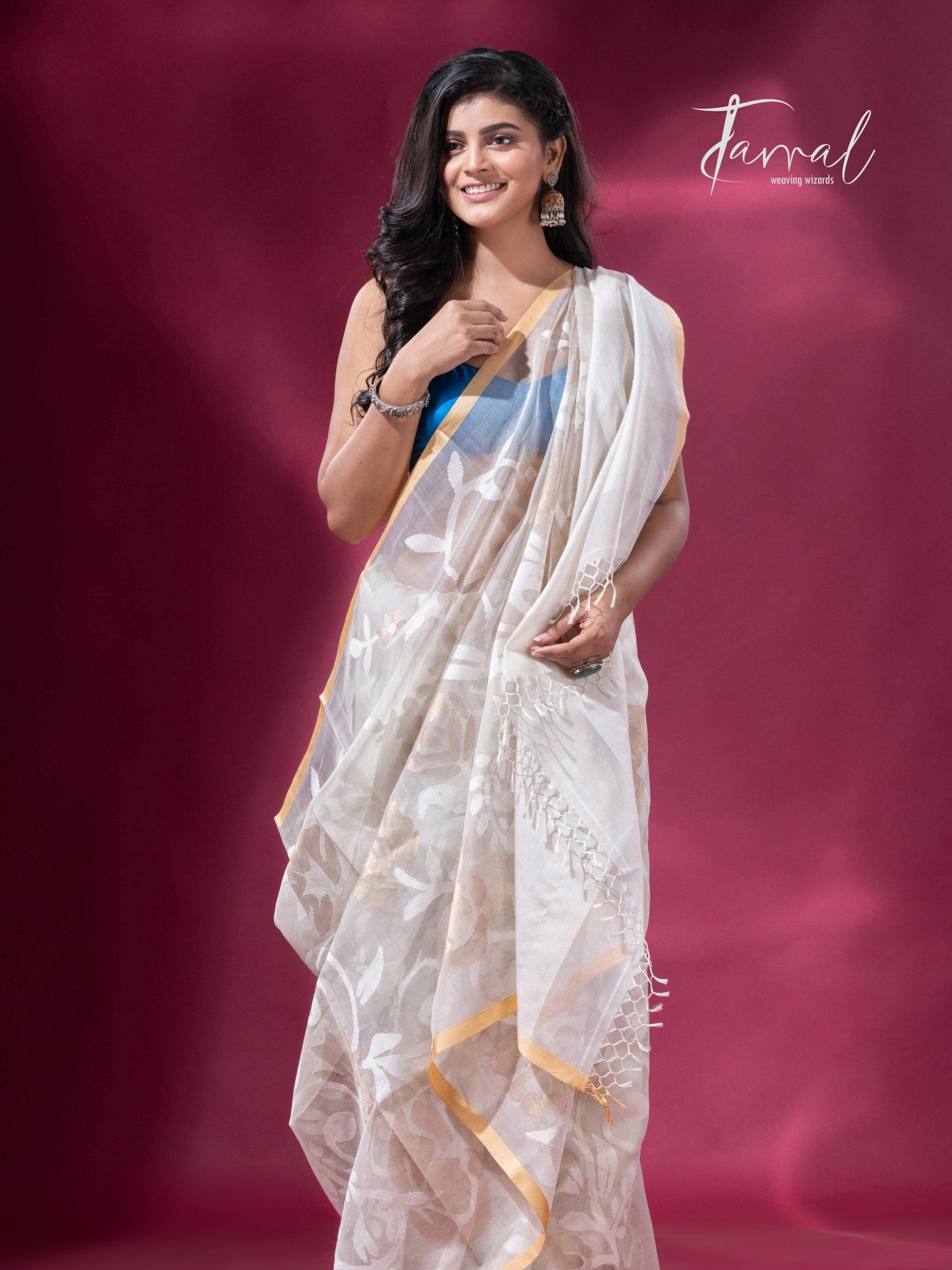 Offwhite with allover Zari Floral Elegance handwoven jamdani saree2