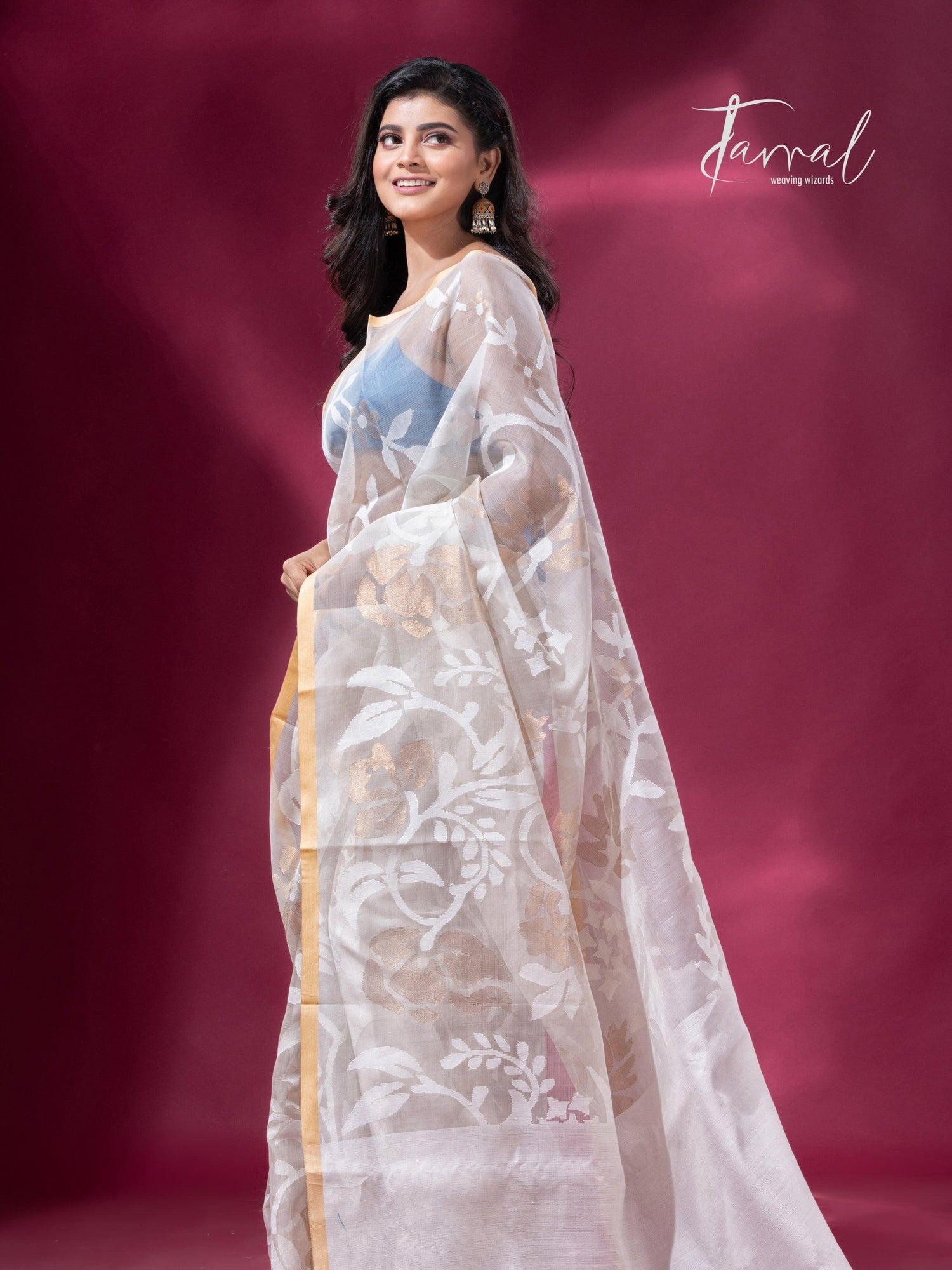 Offwhite with allover Zari Floral Elegance handwoven jamdani saree3