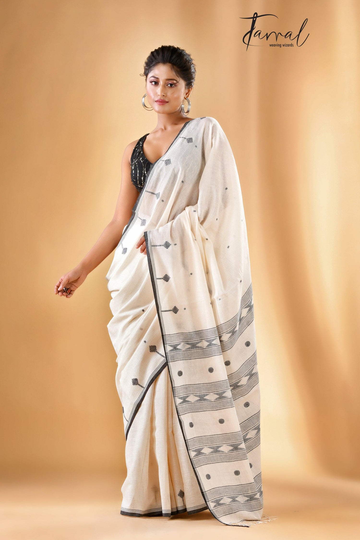 Offwhite with black border pure cotton handwoven jamdani saree