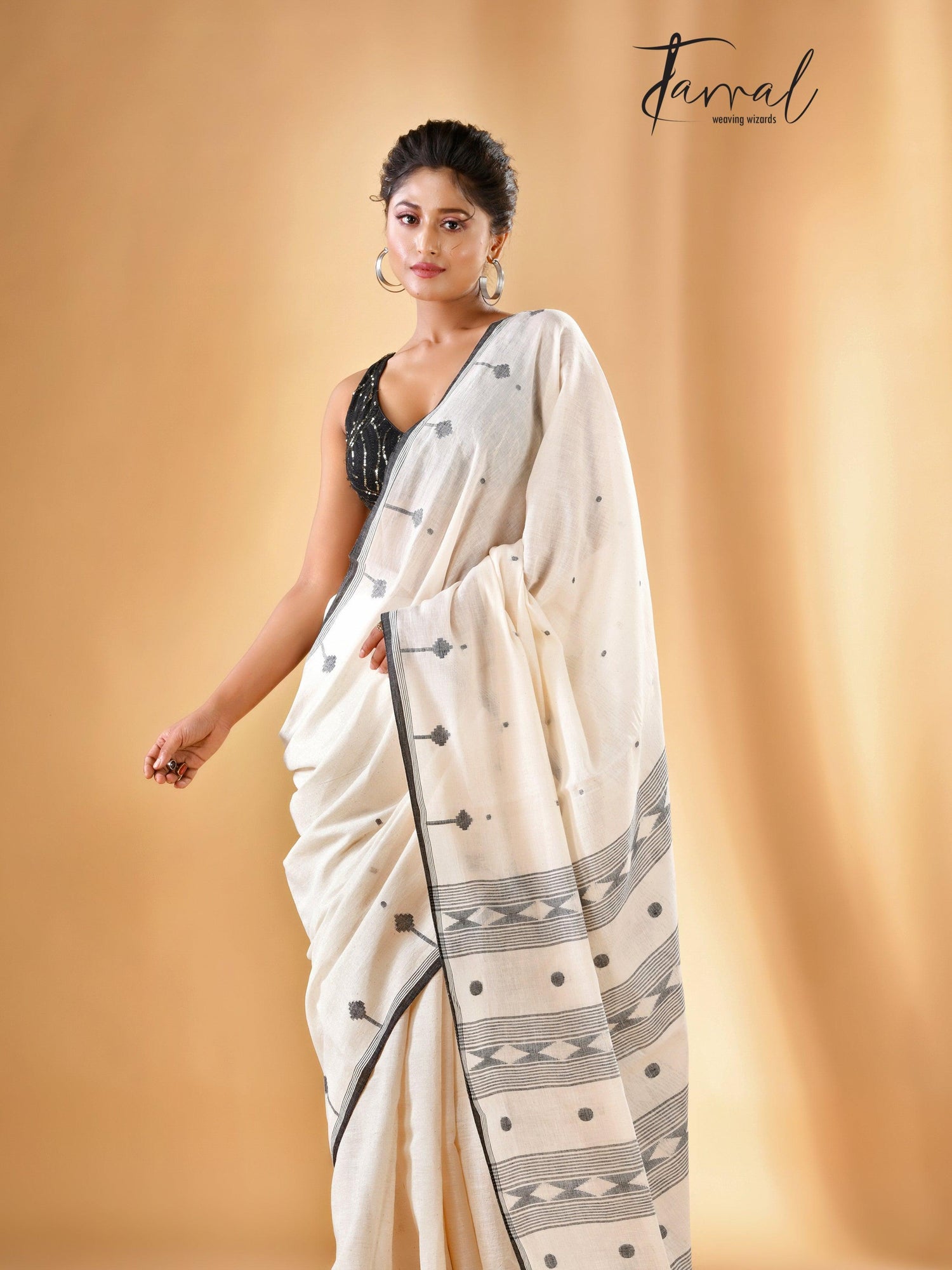 Offwhite with black border pure cotton handwoven jamdani saree