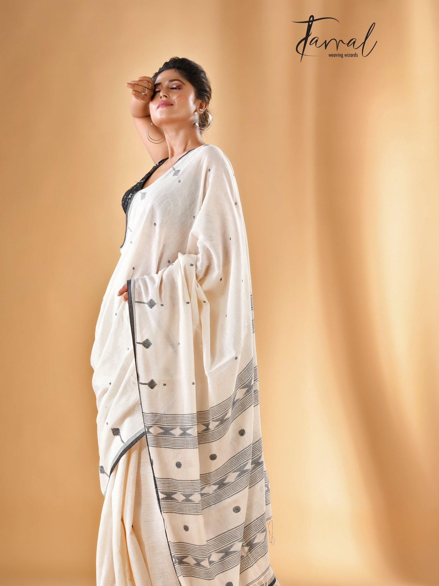 Offwhite with black border pure cotton handwoven jamdani saree