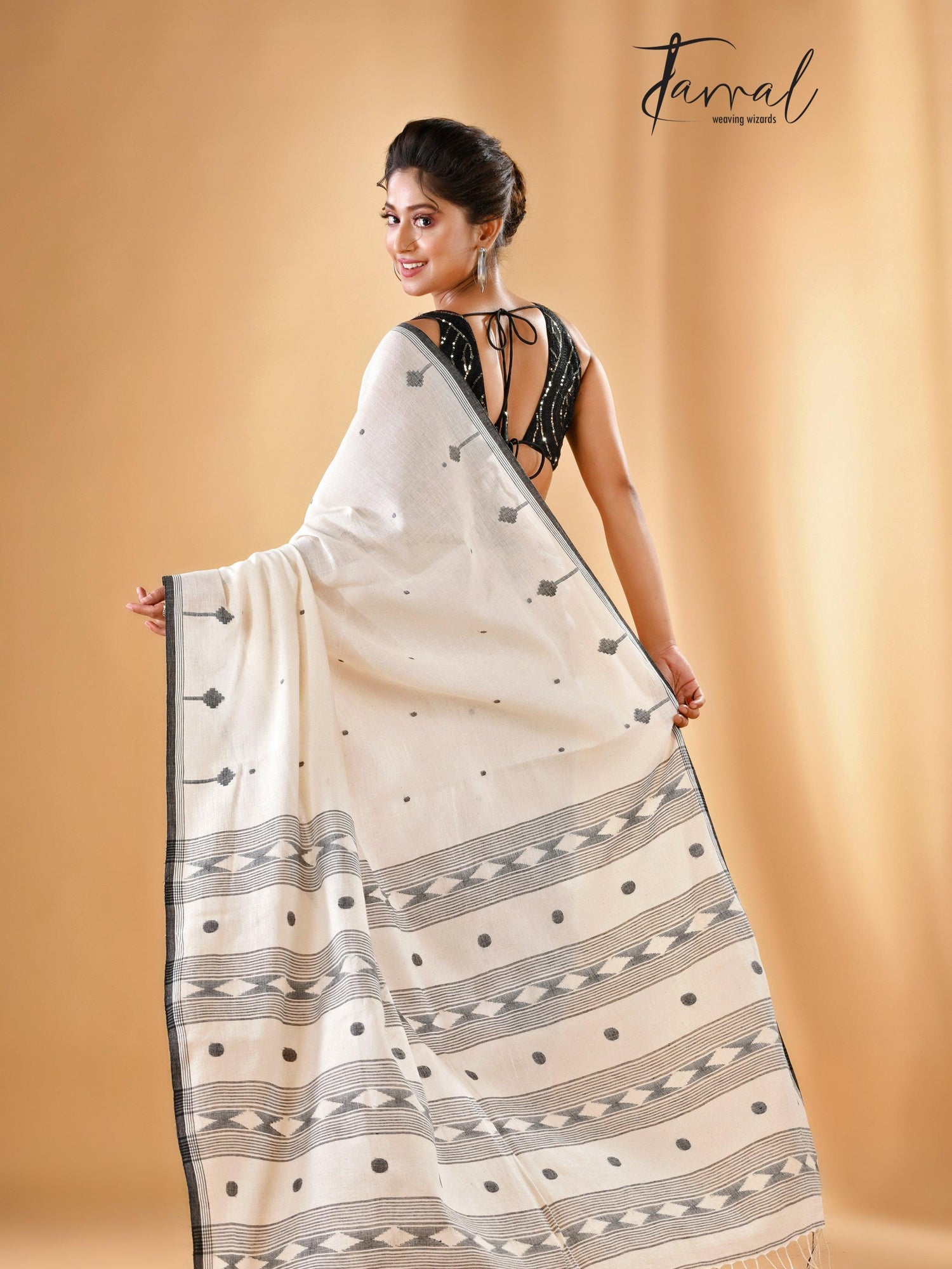 Offwhite with black border pure cotton handwoven jamdani saree