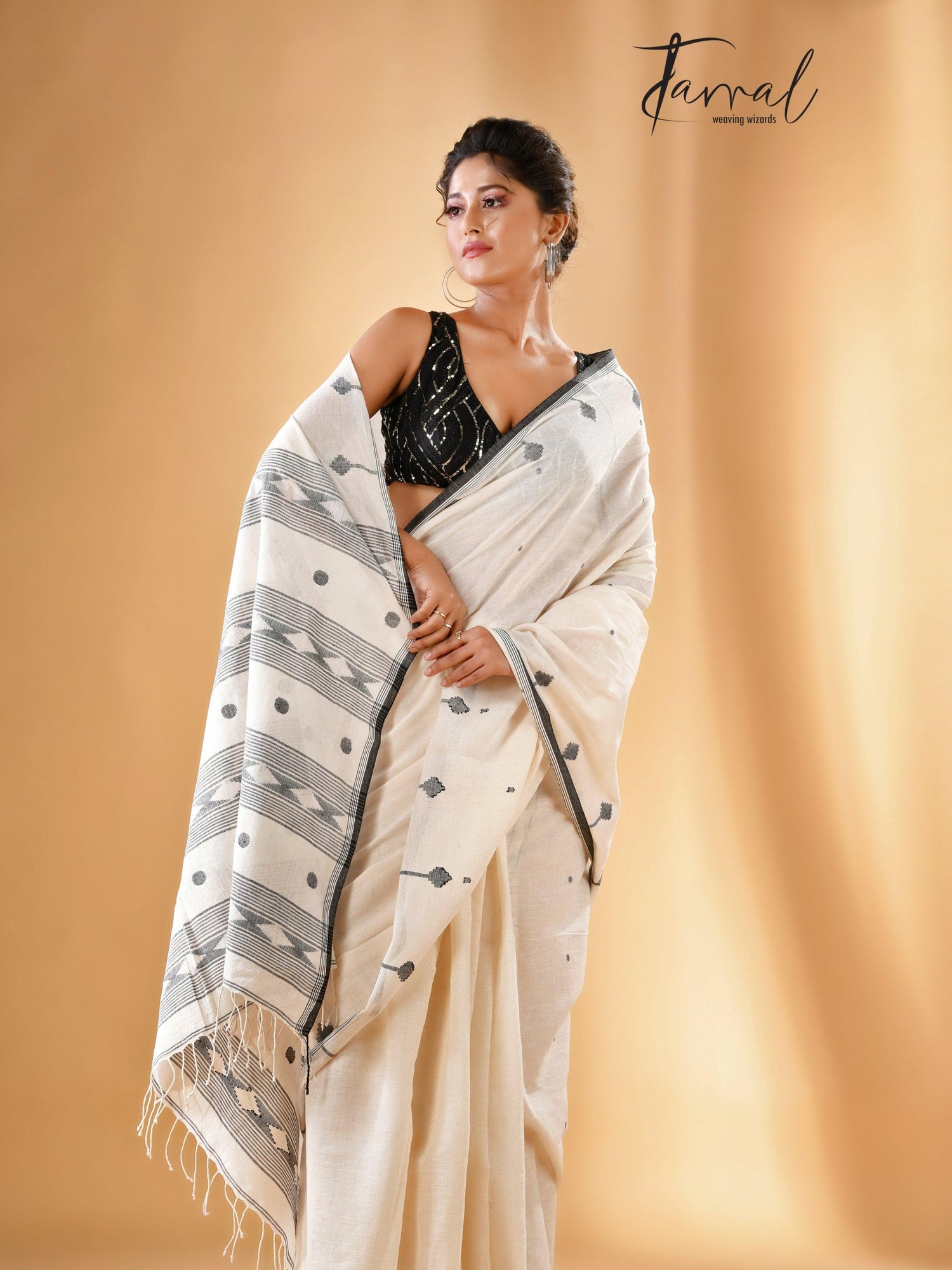 Offwhite with black border pure cotton handwoven jamdani saree