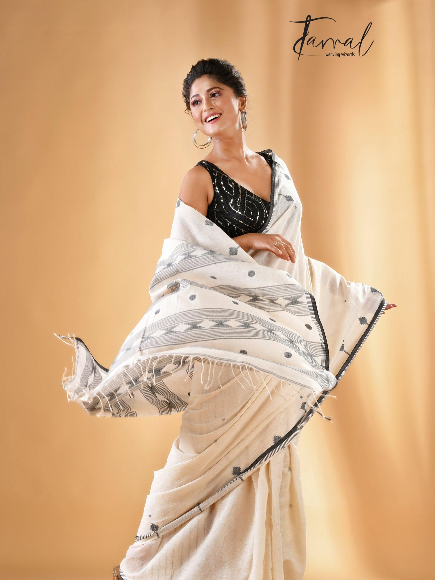 Offwhite with black border pure cotton handwoven jamdani saree