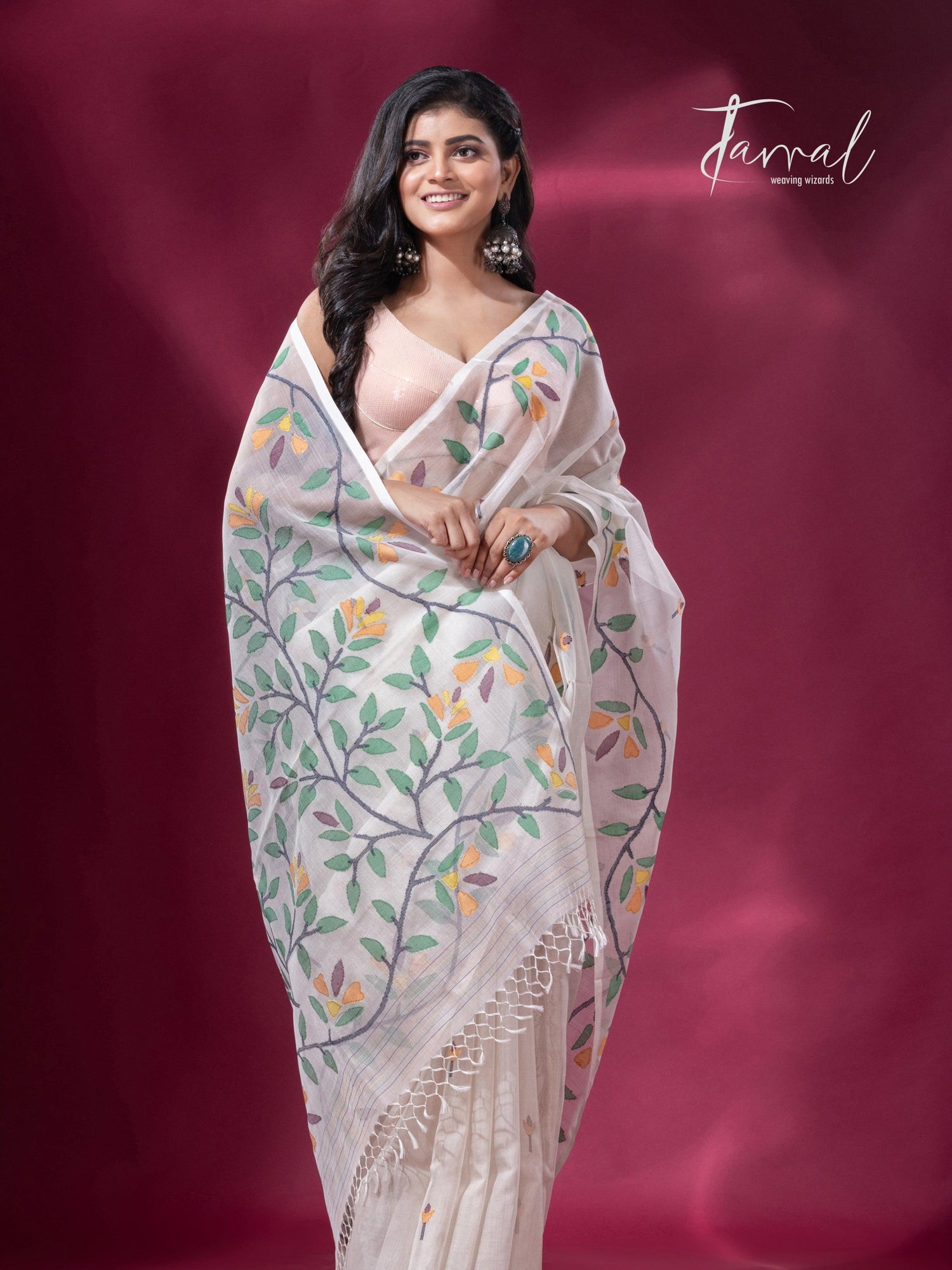 Offwhite with floral border muslin silk handwoven jamdani saree full3