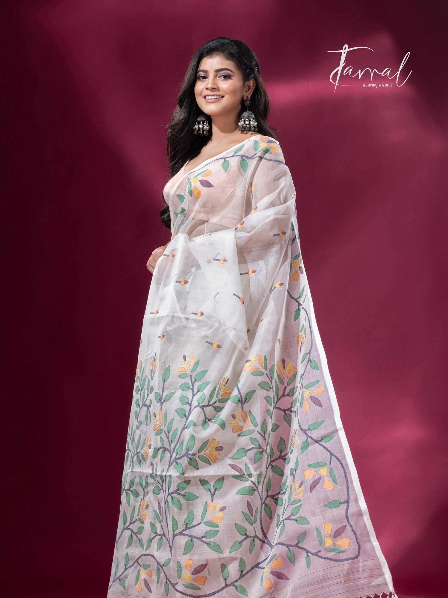 Offwhite with floral border muslin silk handwoven jamdani saree full4