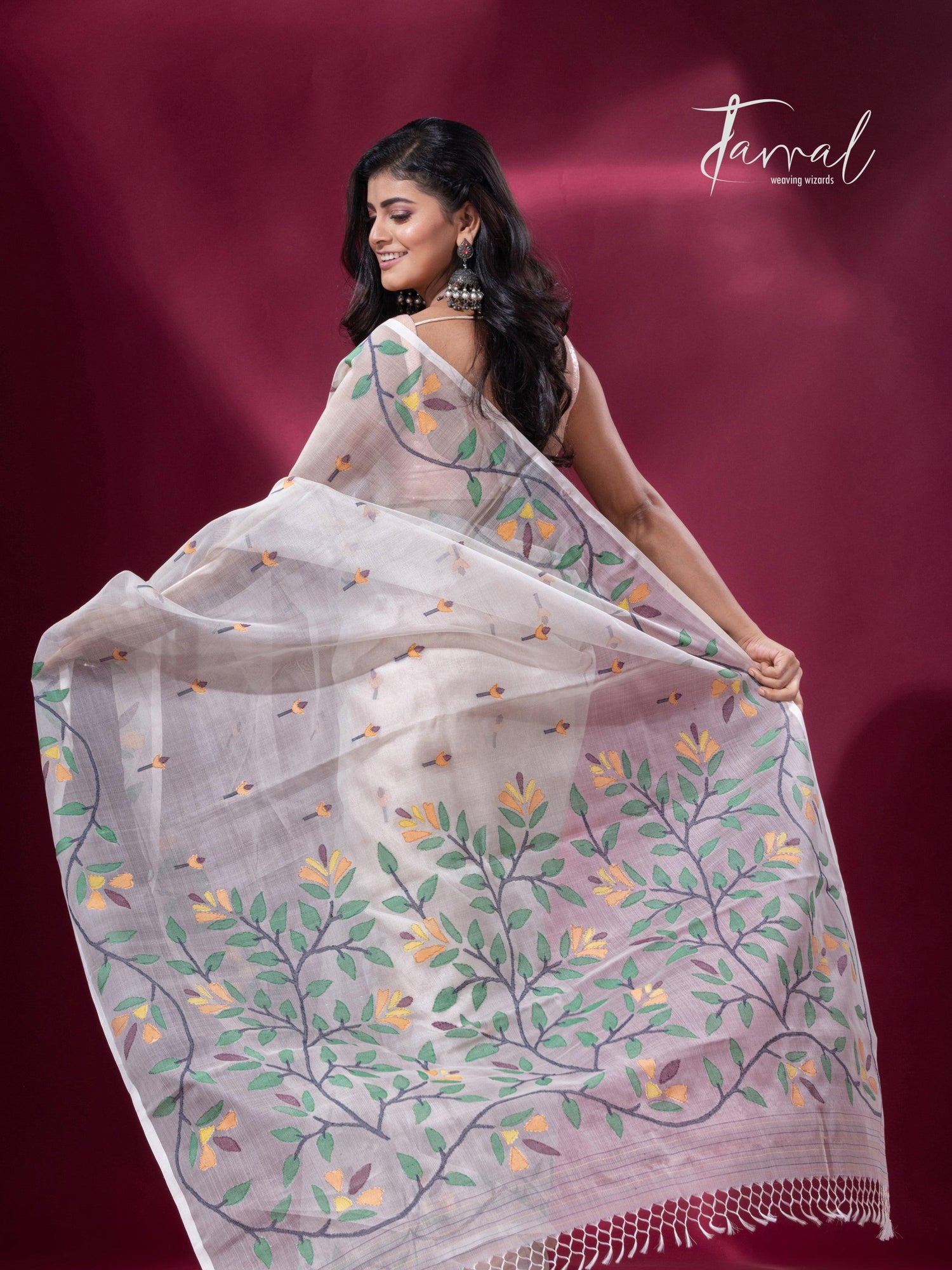 Offwhite with floral border muslin silk handwoven jamdani saree full5