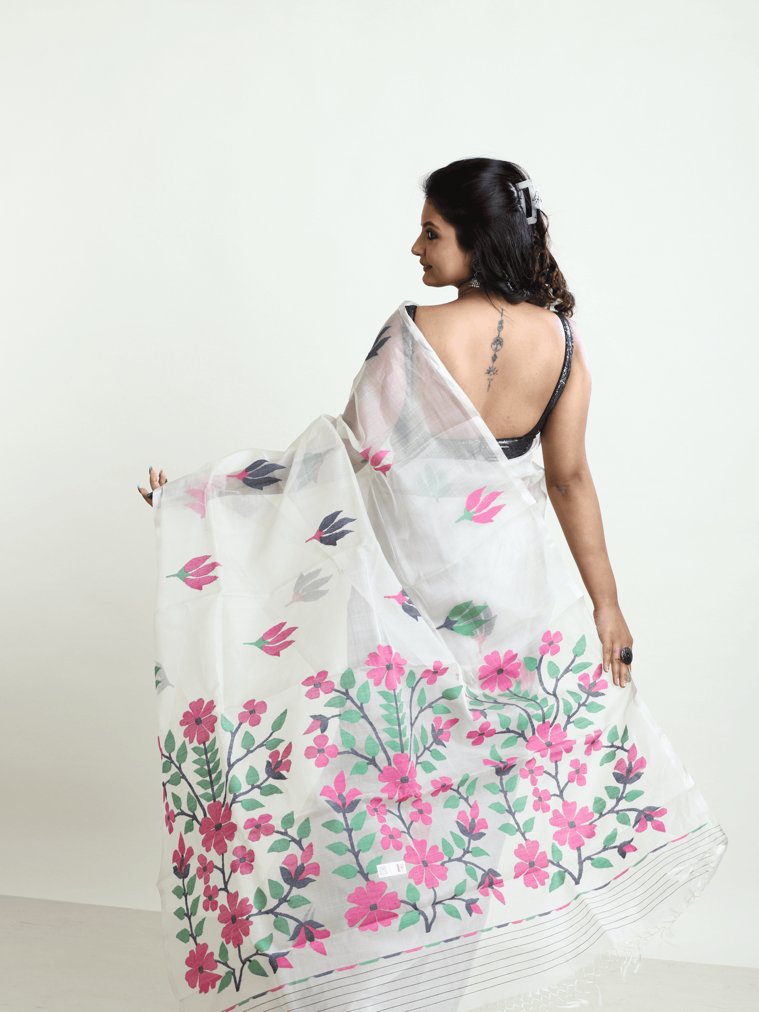 Offwhite with multicolour periwinkle floral handwoven muslin silk jamdani saree - Tamal Boutique