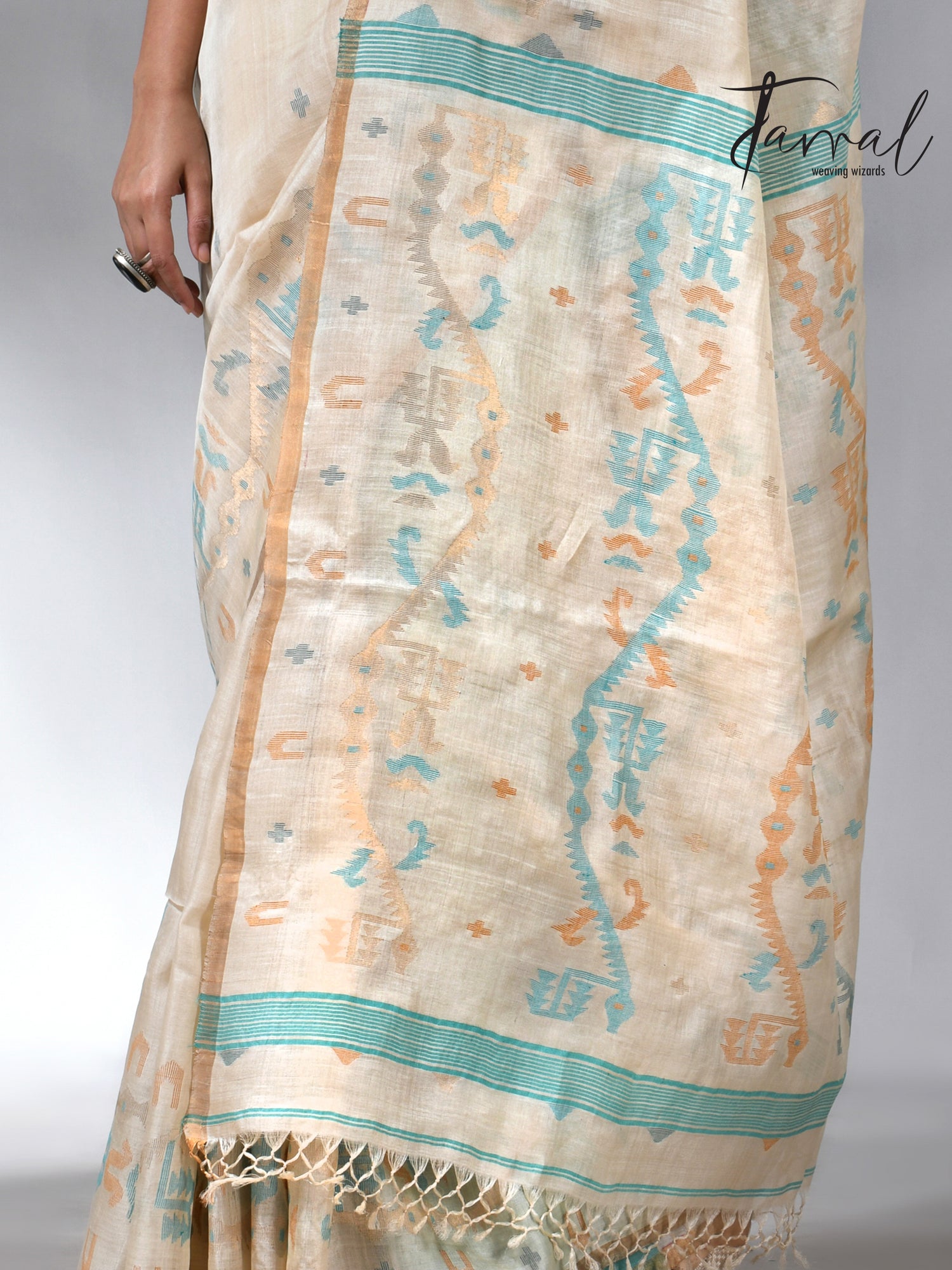 Offwhite with pink floral muslin silk handwoven jamdani saree