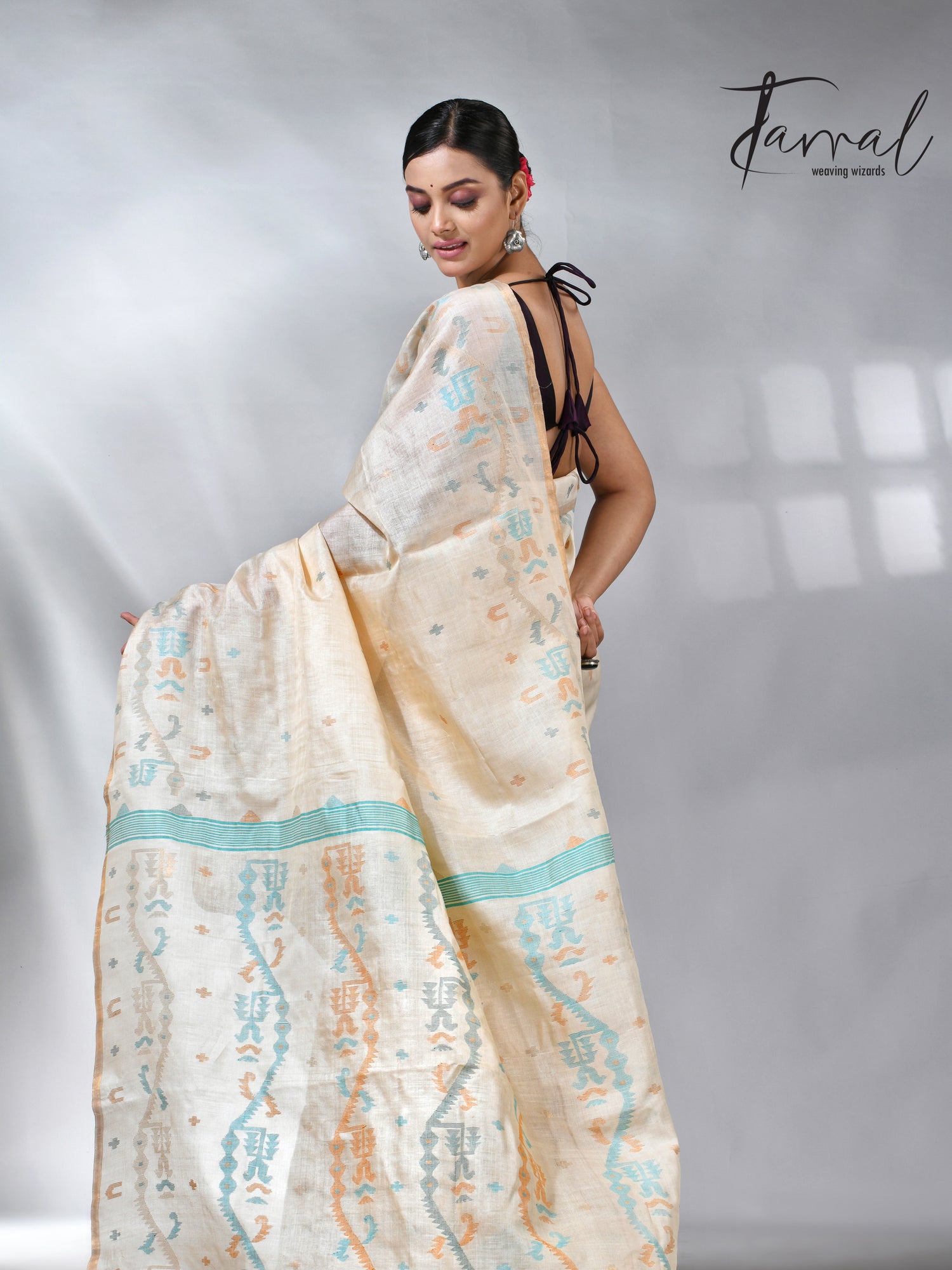 Offwhite with pink floral muslin silk handwoven jamdani saree
