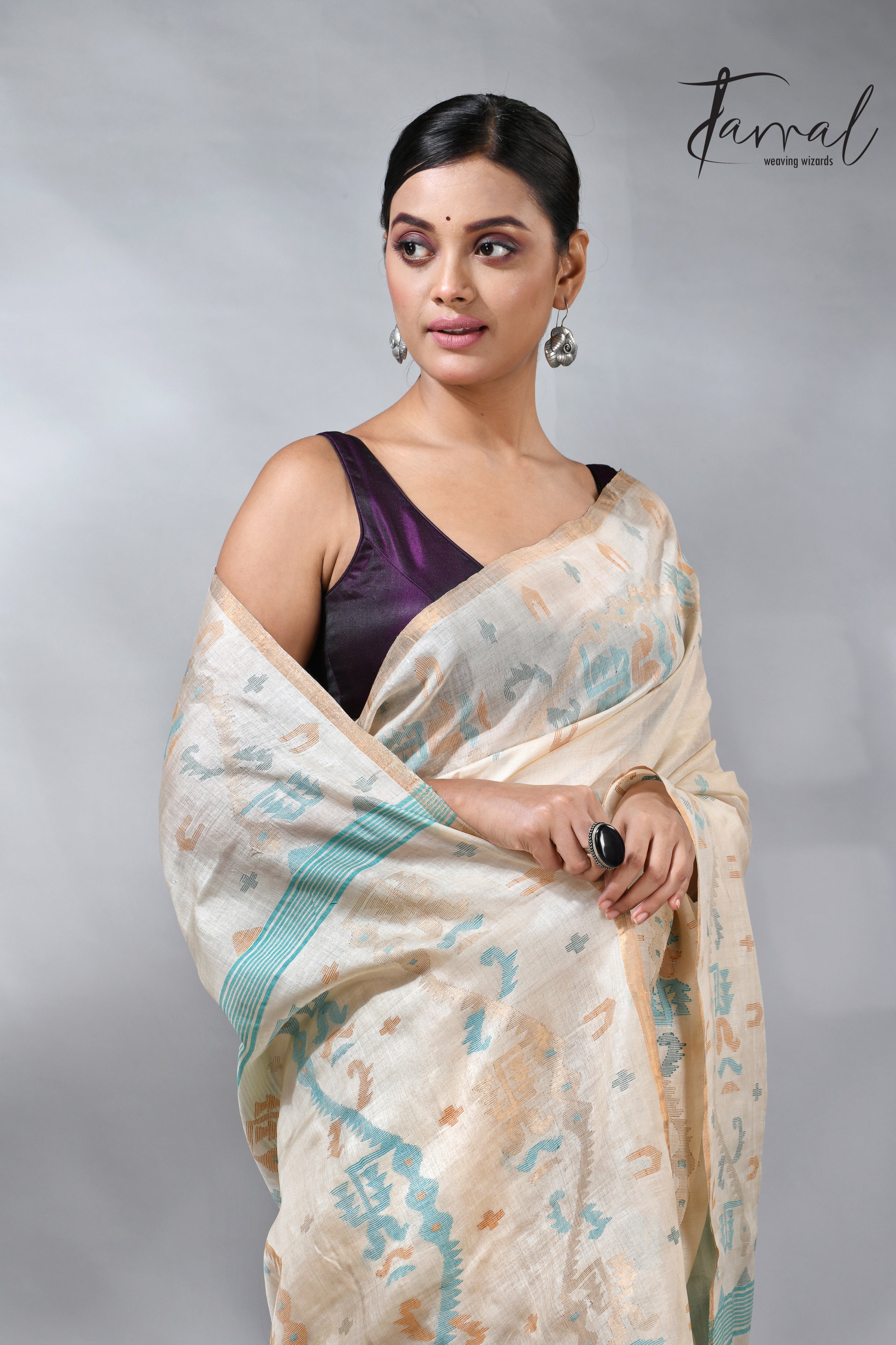 Offwhite Traditional Handwoven Tussar Silk Jamdani Saree – Tamal