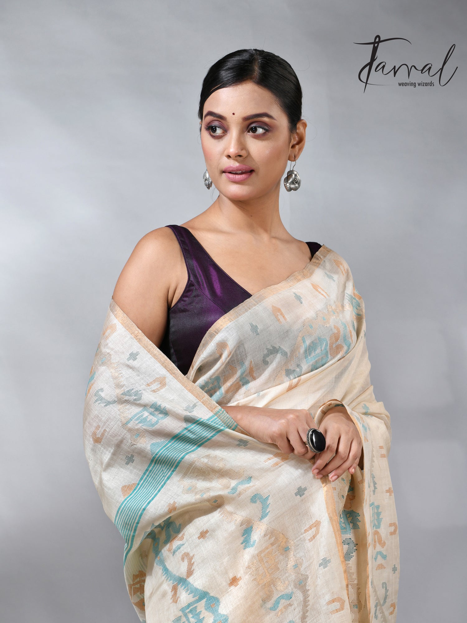 Offwhite with pink floral muslin silk handwoven jamdani saree