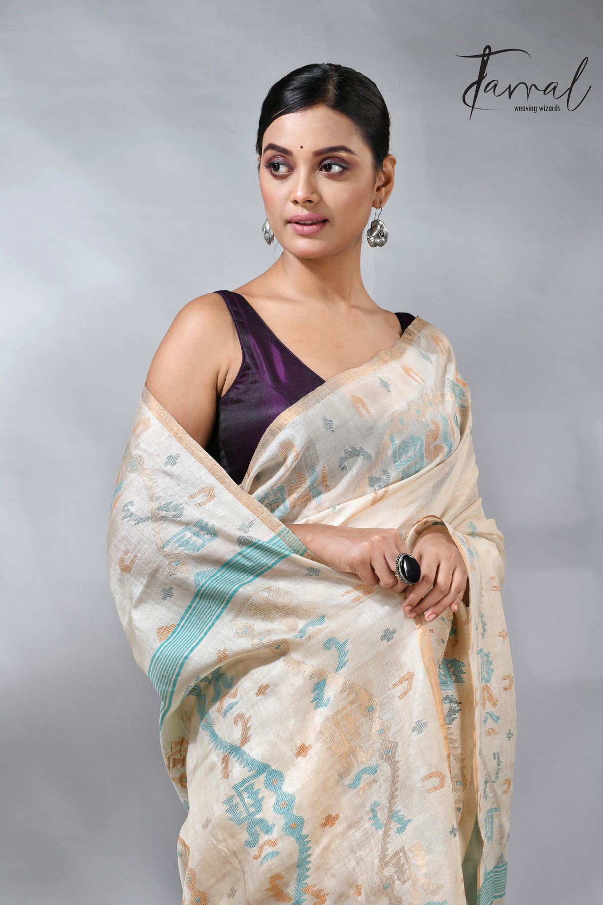 Offwhite with pink floral muslin silk handwoven jamdani saree