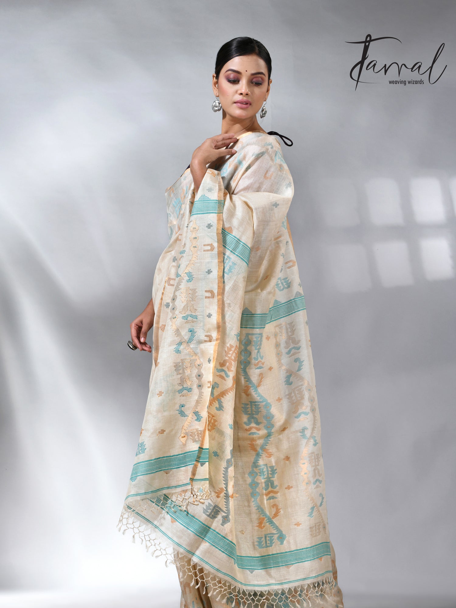 Offwhite with pink floral muslin silk handwoven jamdani saree