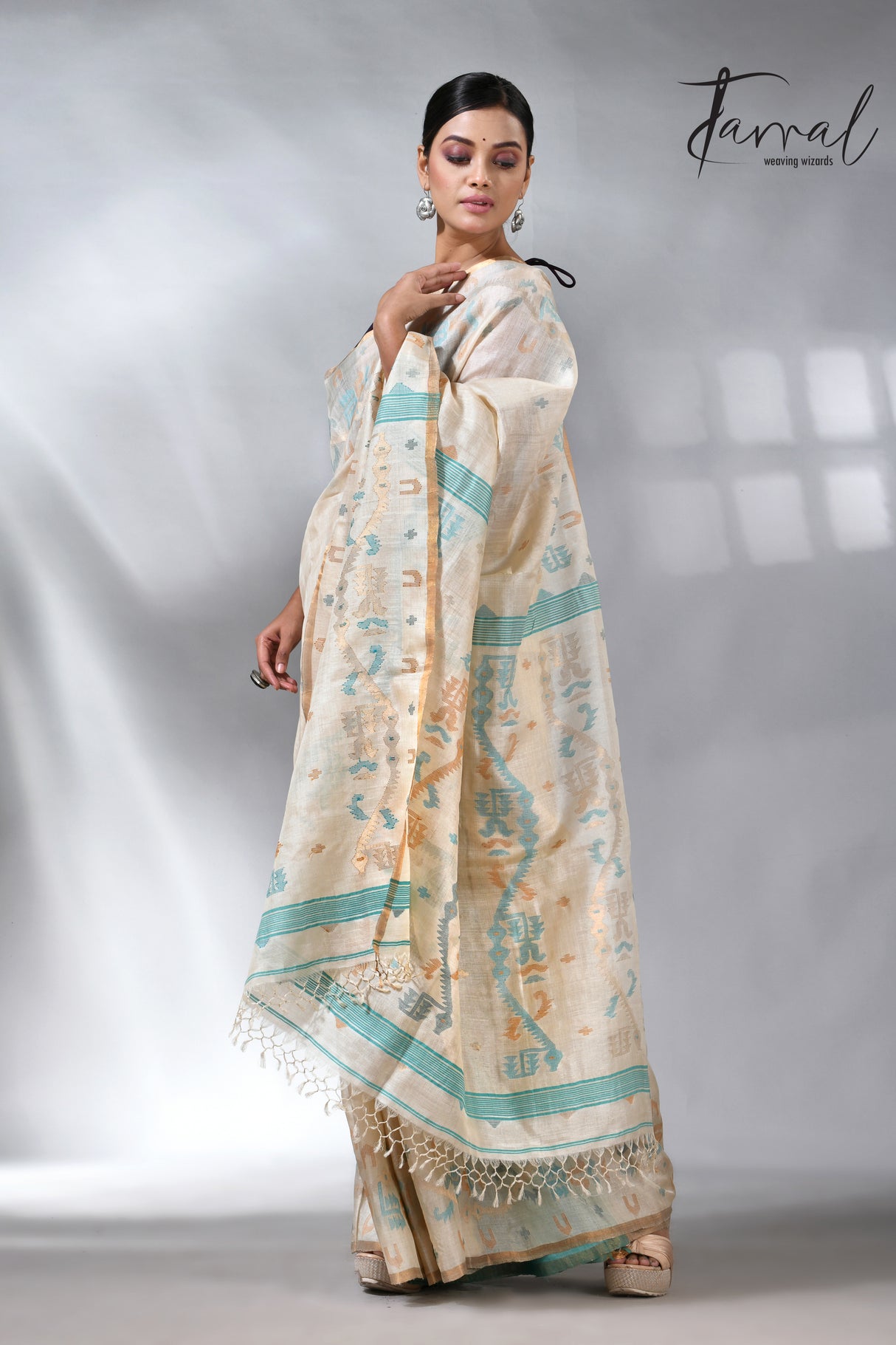 Offwhite with pink floral muslin silk handwoven jamdani saree