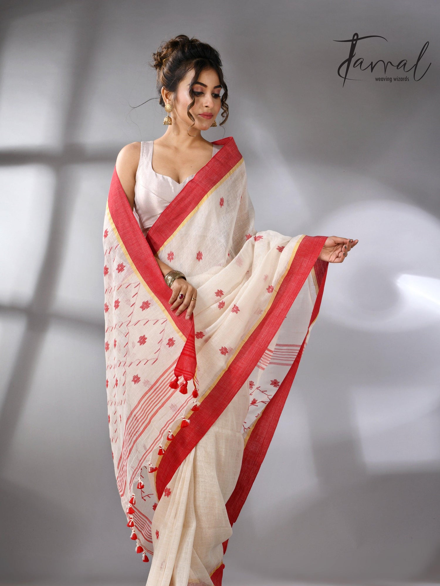 Offwhite with red border traditional handwoven pure linen jamdani saree - Tamal Boutique