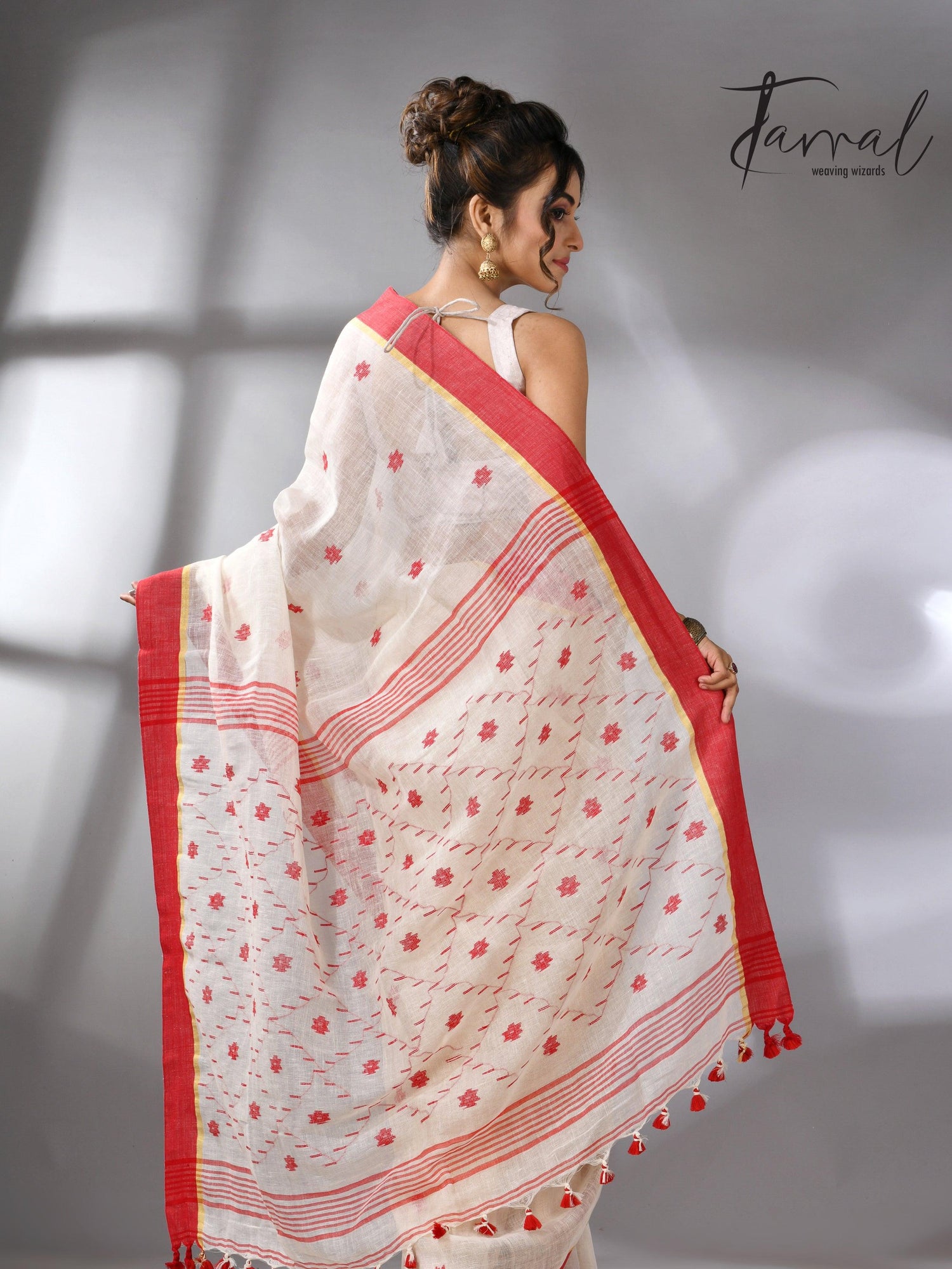 Offwhite with red border traditional handwoven pure linen jamdani saree - Tamal Boutique