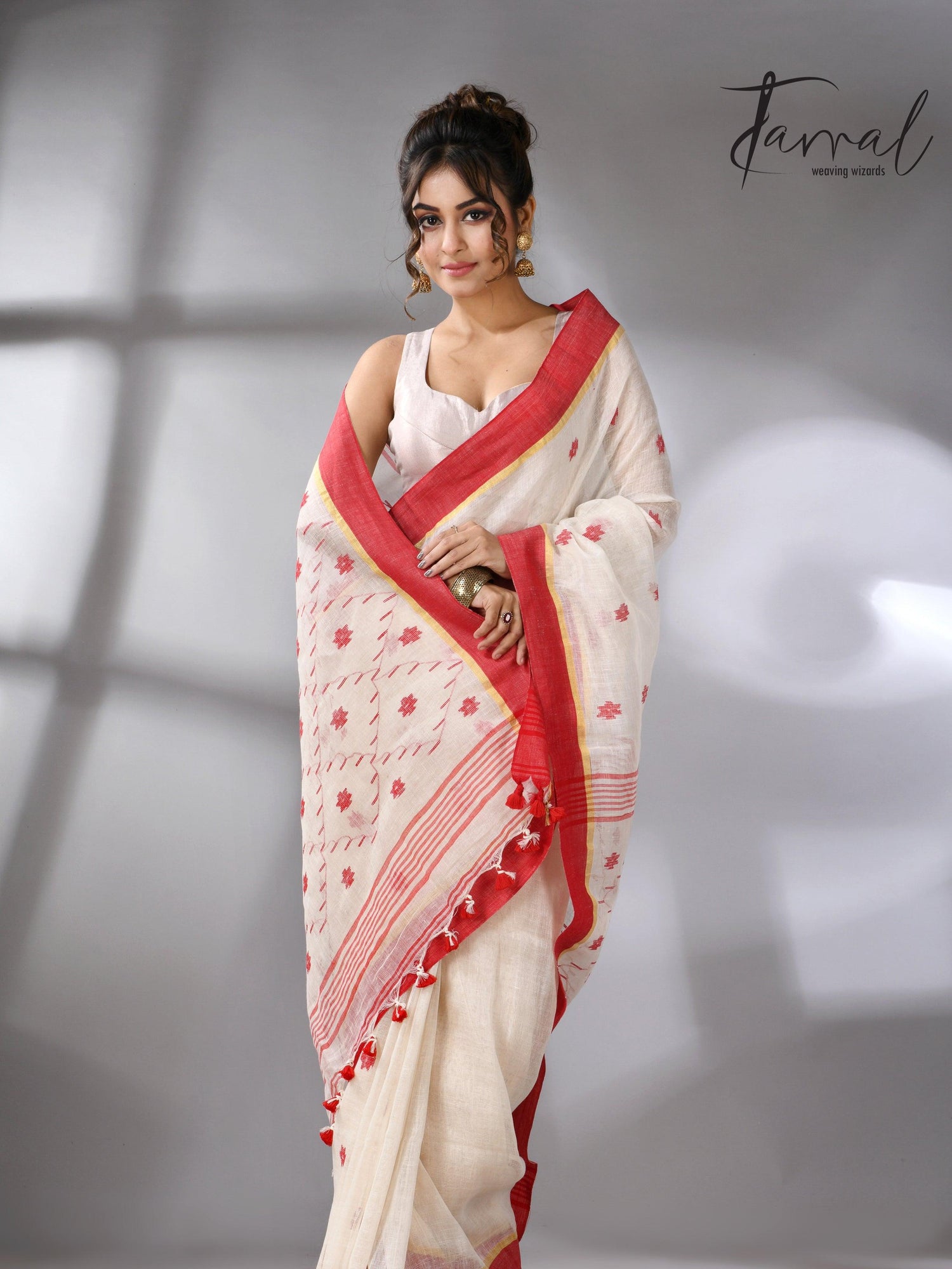 Offwhite with red border traditional handwoven pure linen jamdani saree - Tamal Boutique