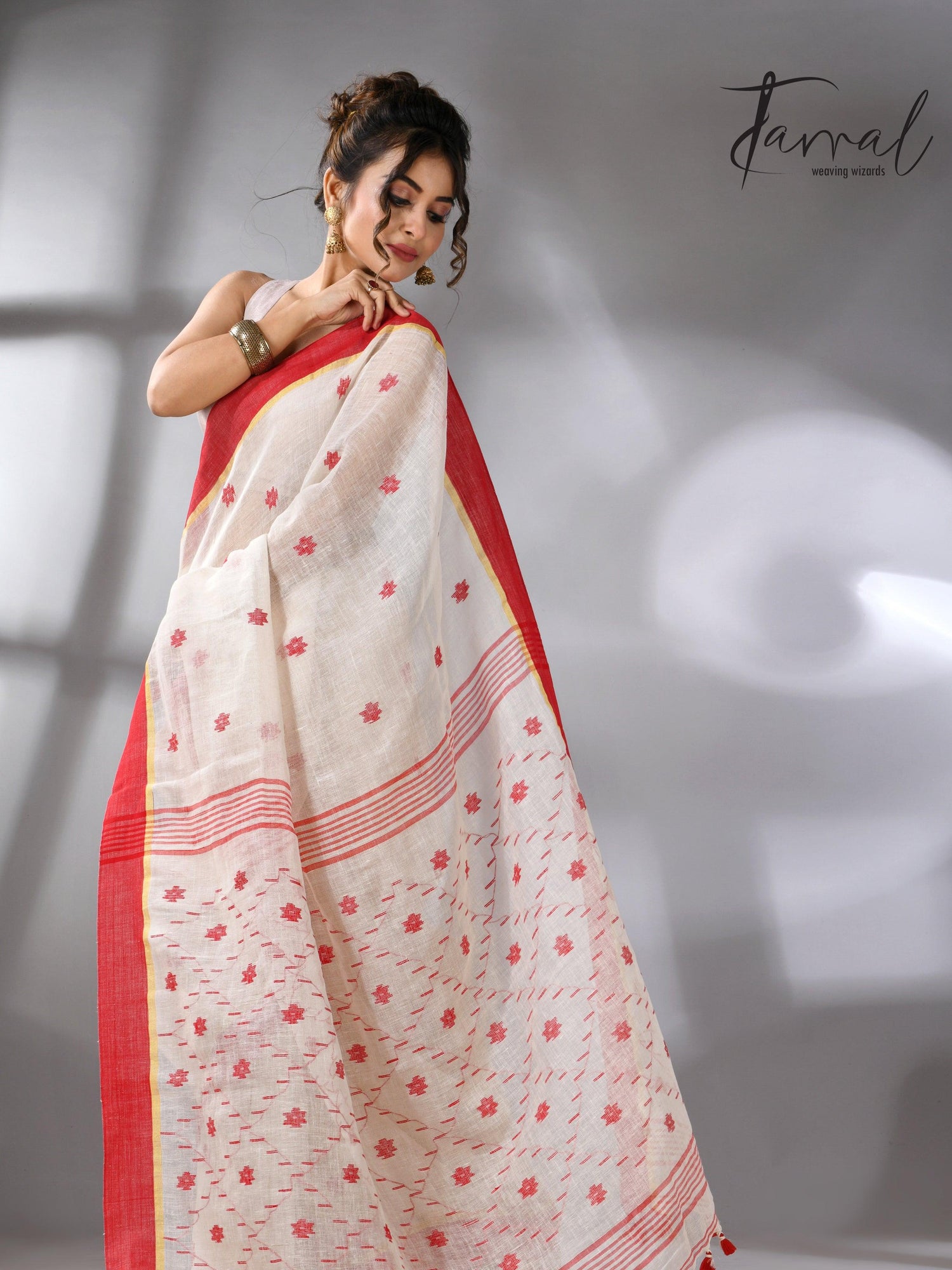 Offwhite with red border traditional handwoven pure linen jamdani saree - Tamal Boutique