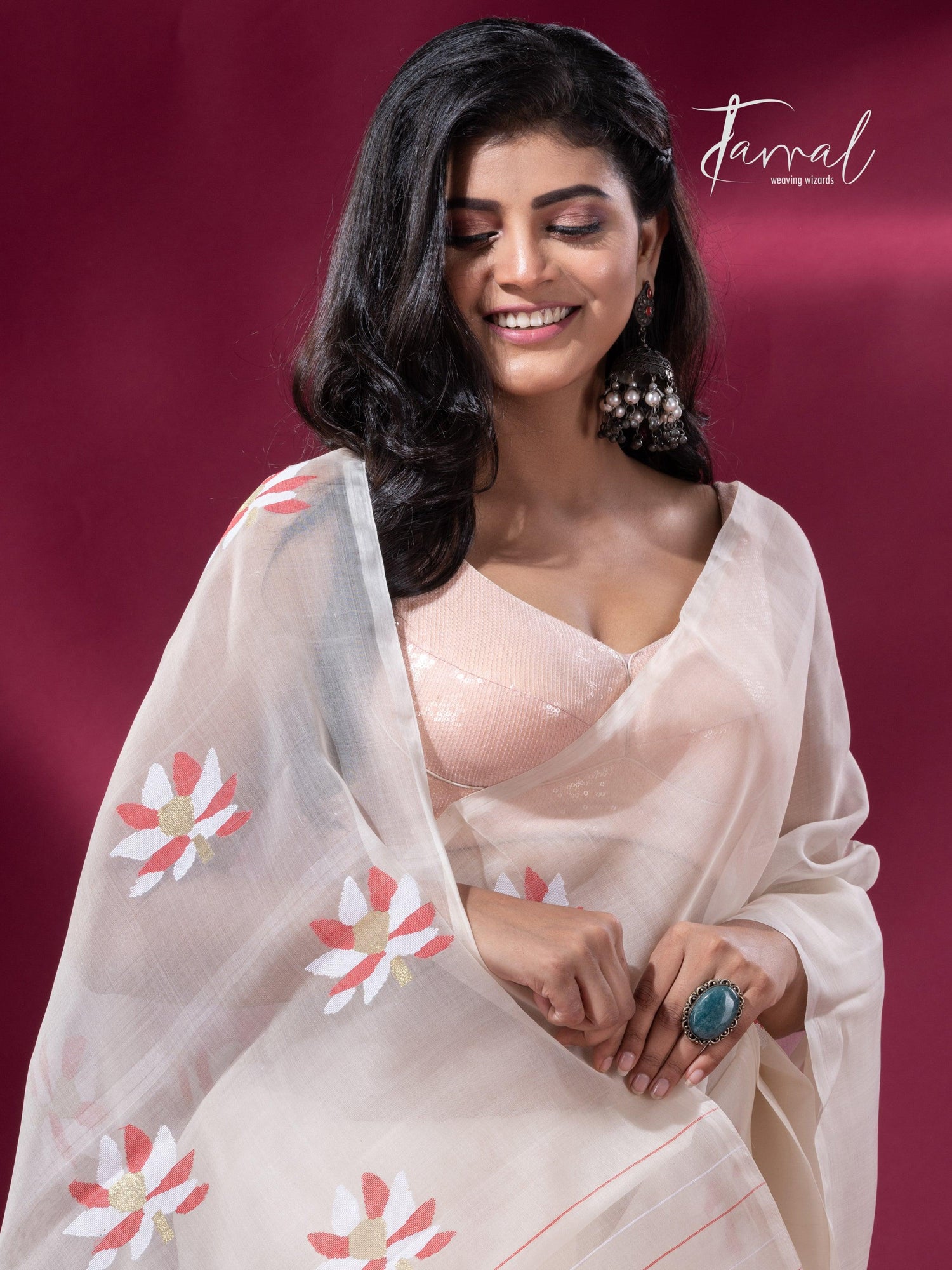 Offwhite with red & golden lotus motifs muslin silk handwoven jamdani saree - Tamal Boutique