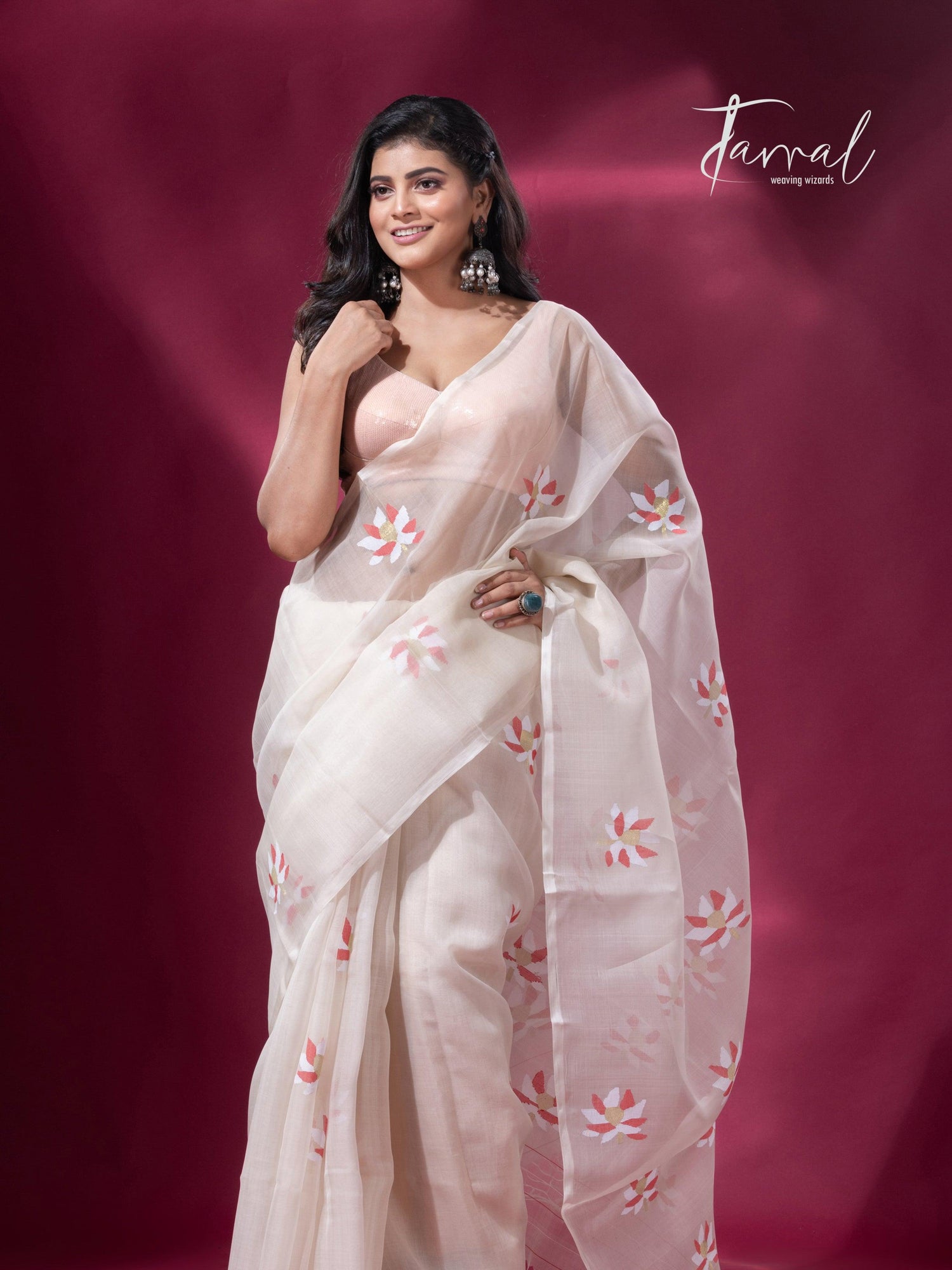 Offwhite with red & golden lotus motifs muslin silk handwoven jamdani saree - Tamal Boutique