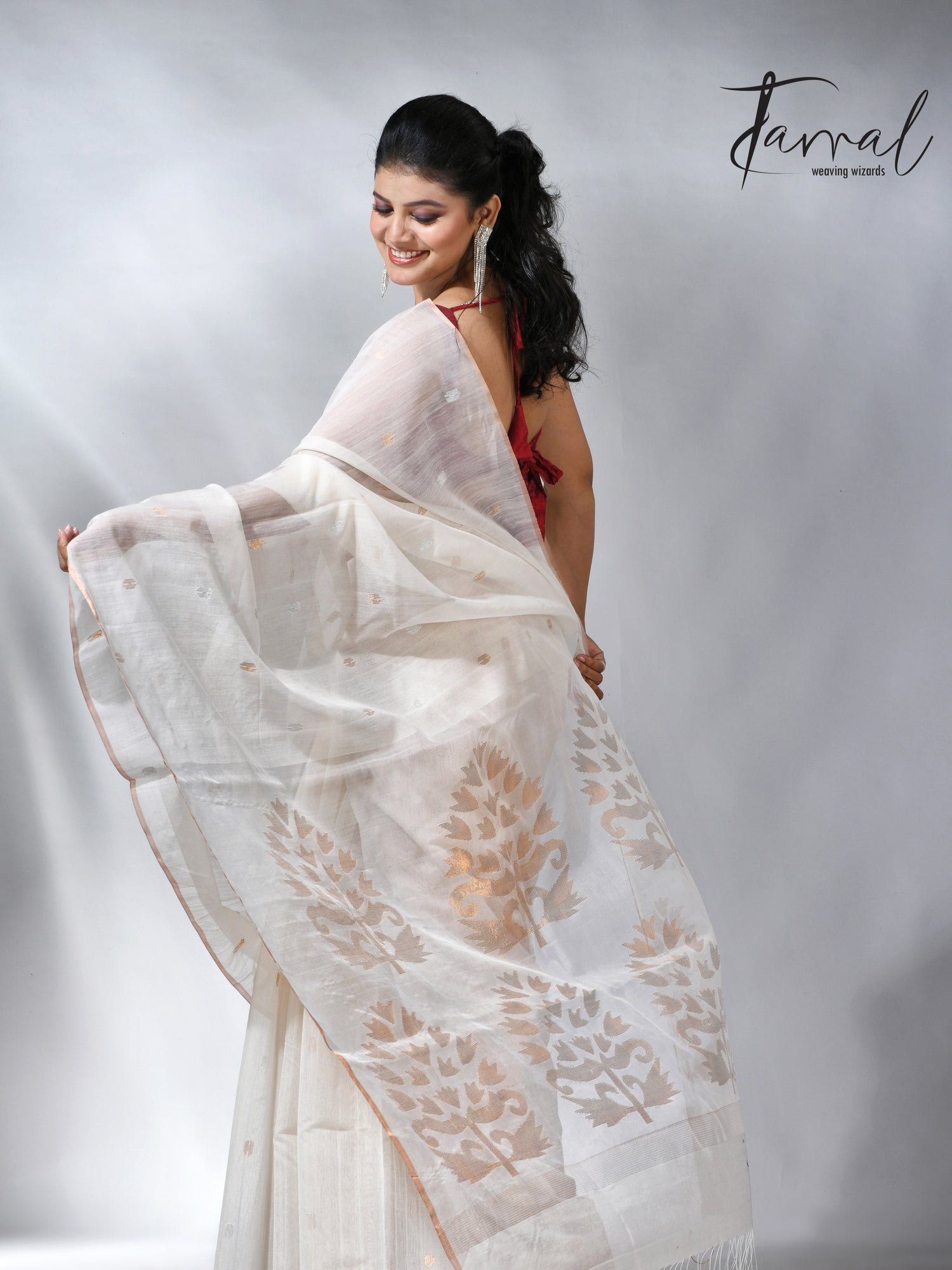 Offwhite with zari border silk cotton handwoven jamdani saree
