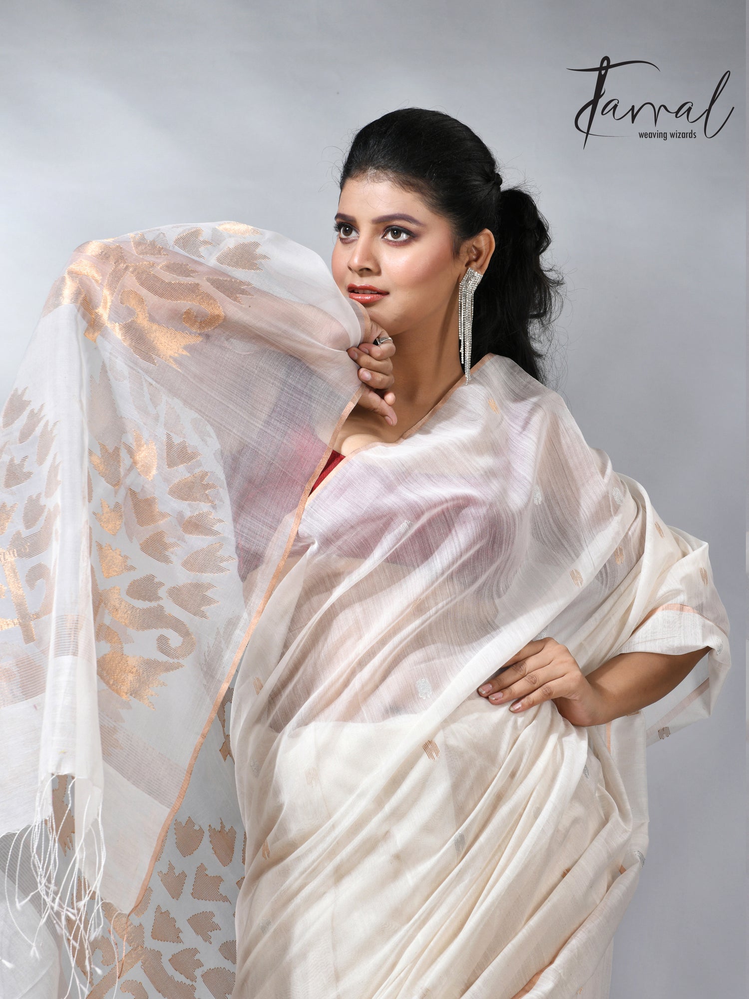Offwhite with zari border silk cotton handwoven jamdani saree