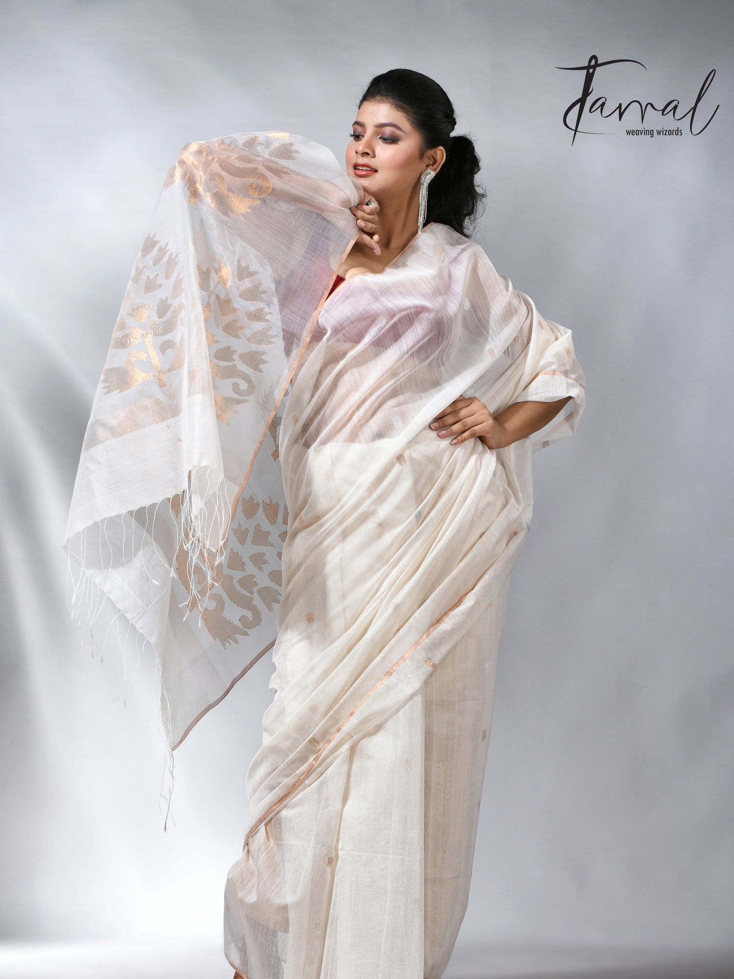 Offwhite with zari border silk cotton handwoven jamdani saree