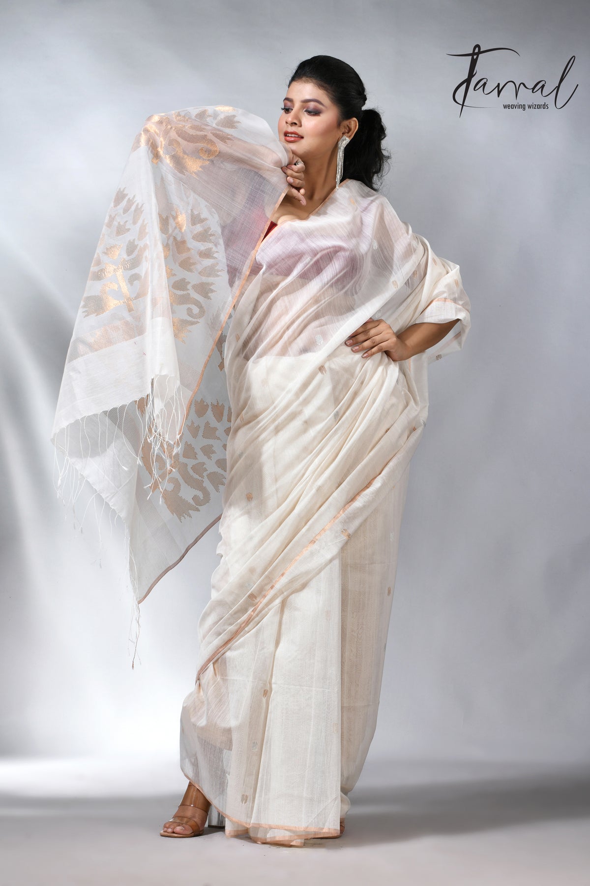 Offwhite with zari border silk cotton handwoven jamdani saree