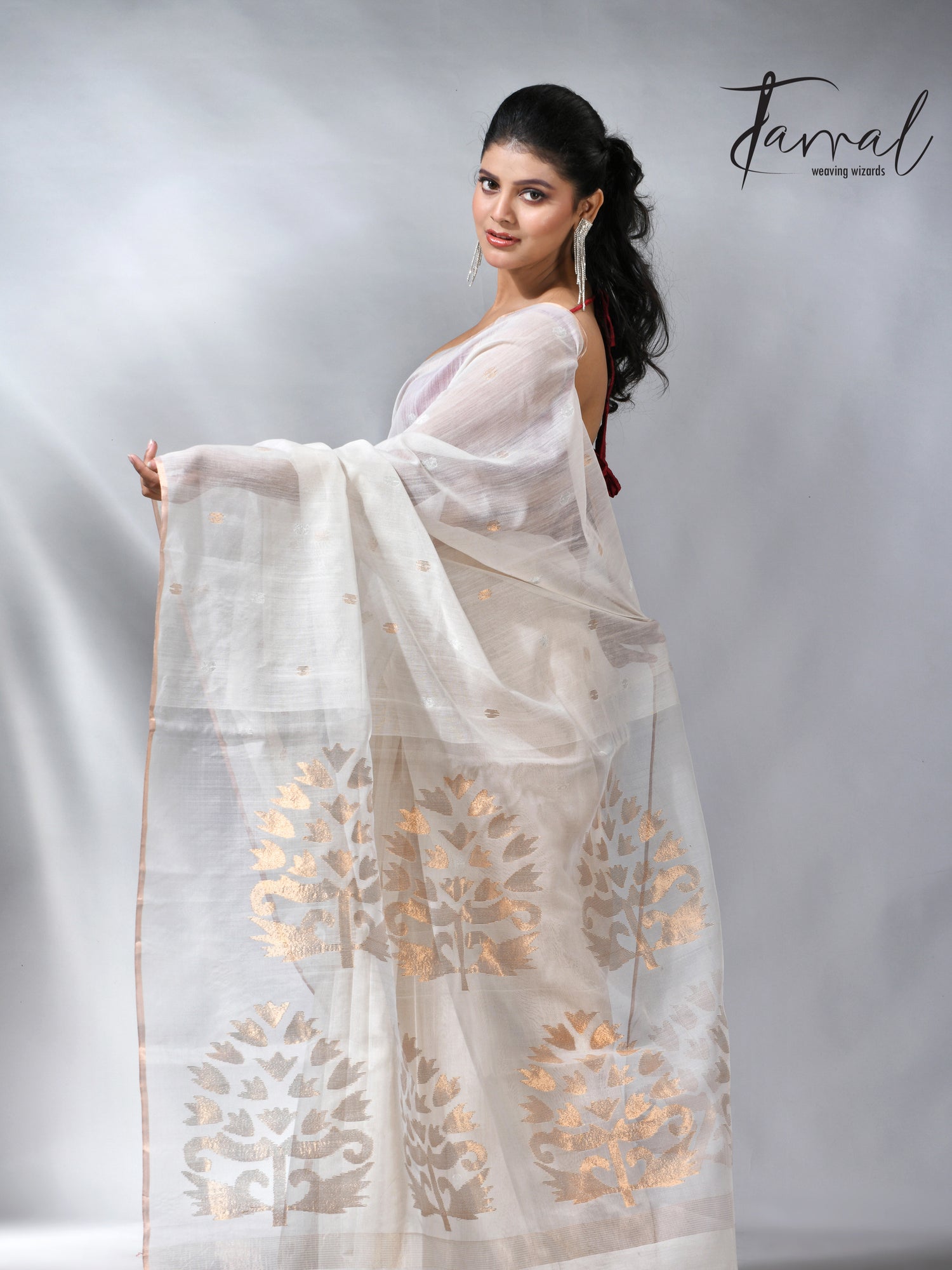 Offwhite with zari border silk cotton handwoven jamdani saree