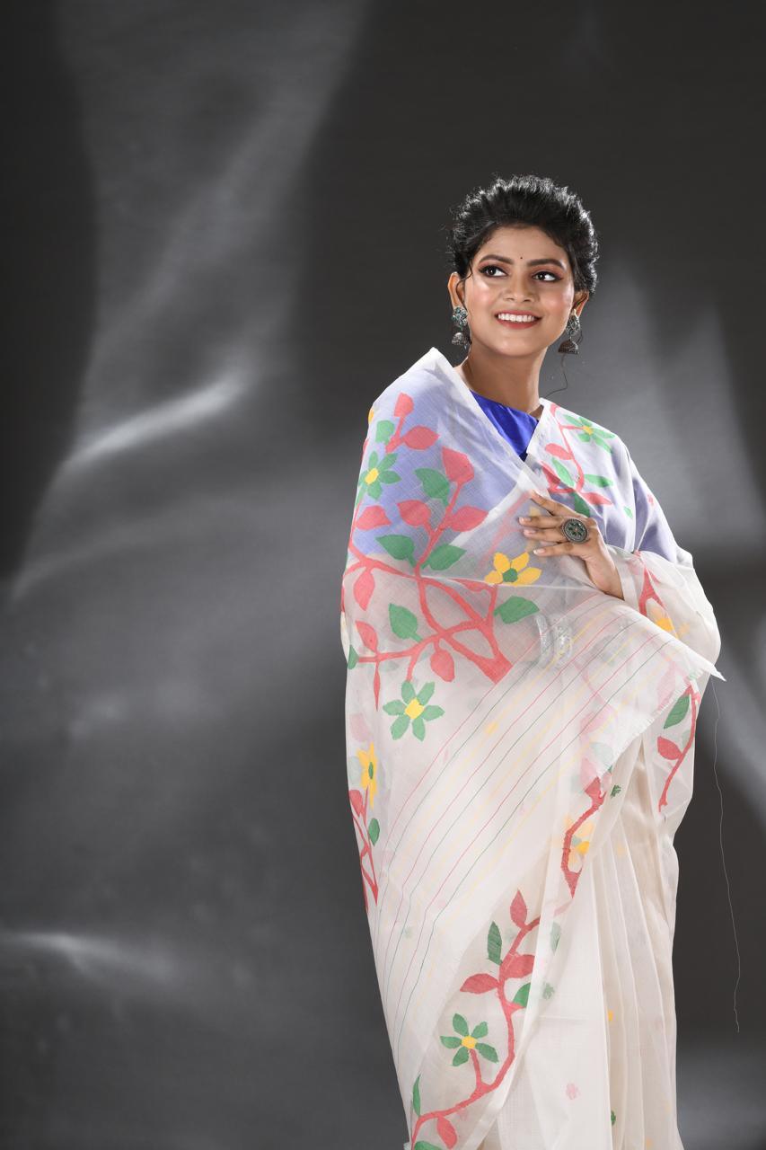 Offwhite with red floral pallu handwoven muslin silk jamdani saree - Tamal Boutique