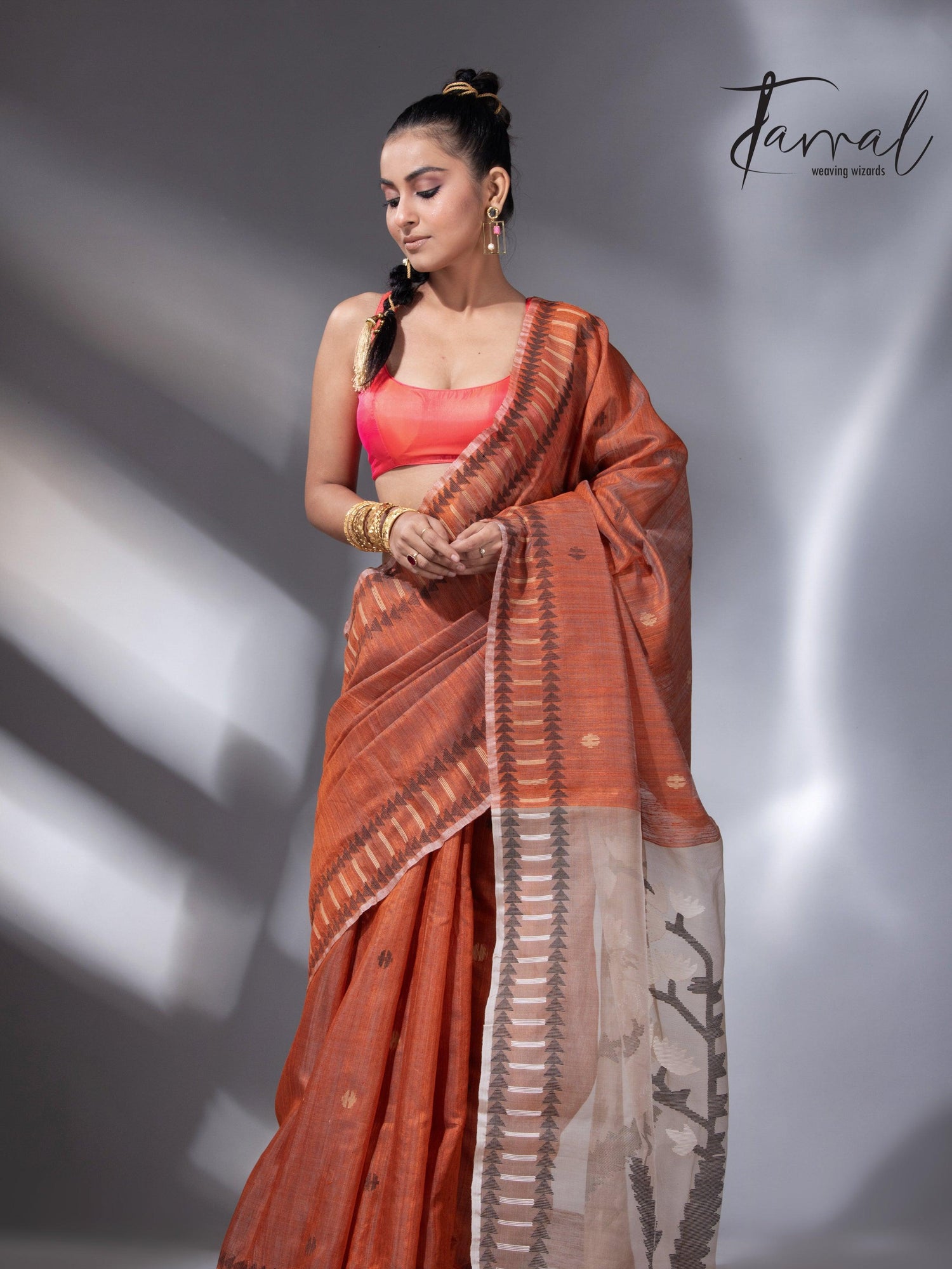 Orange Kalka Motifs Matka Silk Handwoven Jamdani Saree4