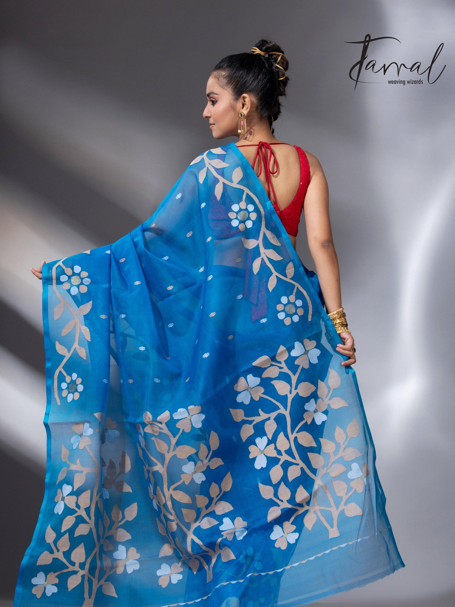 Peacock blue floral border muslin silk handwoven jamdani saree back