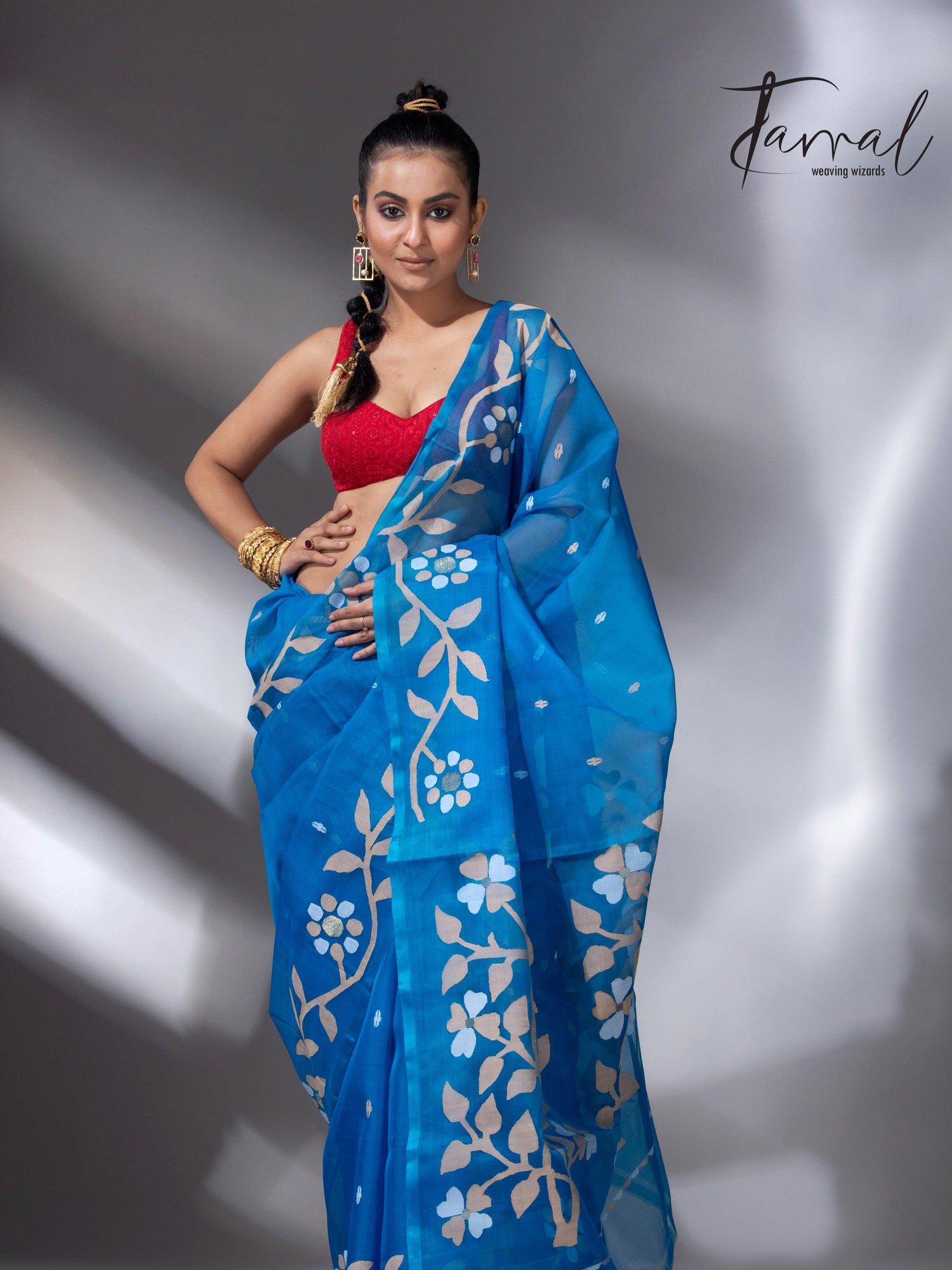 Peacock blue floral border muslin silk handwoven jamdani saree full2