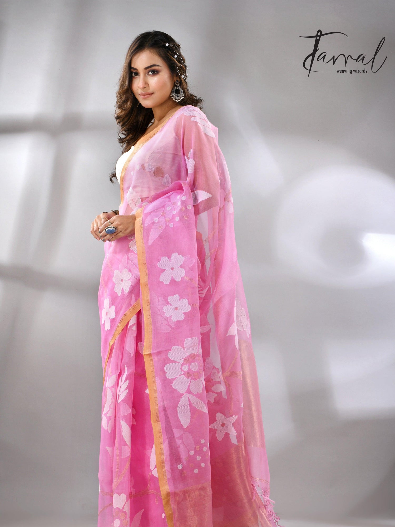 Pink Muslin Silk Handwoven Jamdani Saree Right