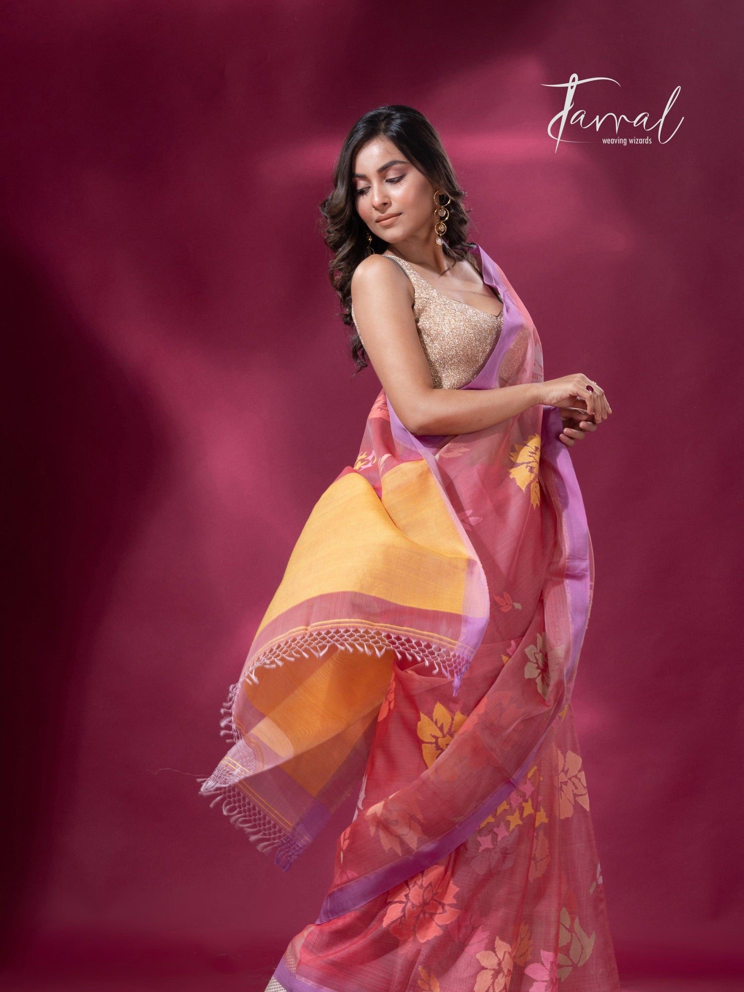 Pink border allover floral motifs handwoven jamdani saree right1