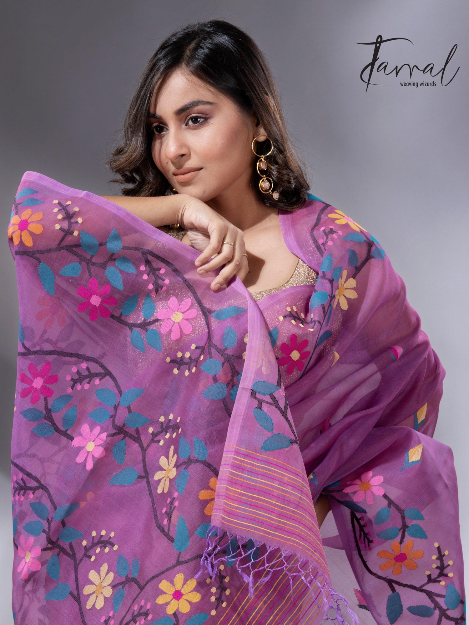 Purple floral border handwoven muslin jamdani saree1