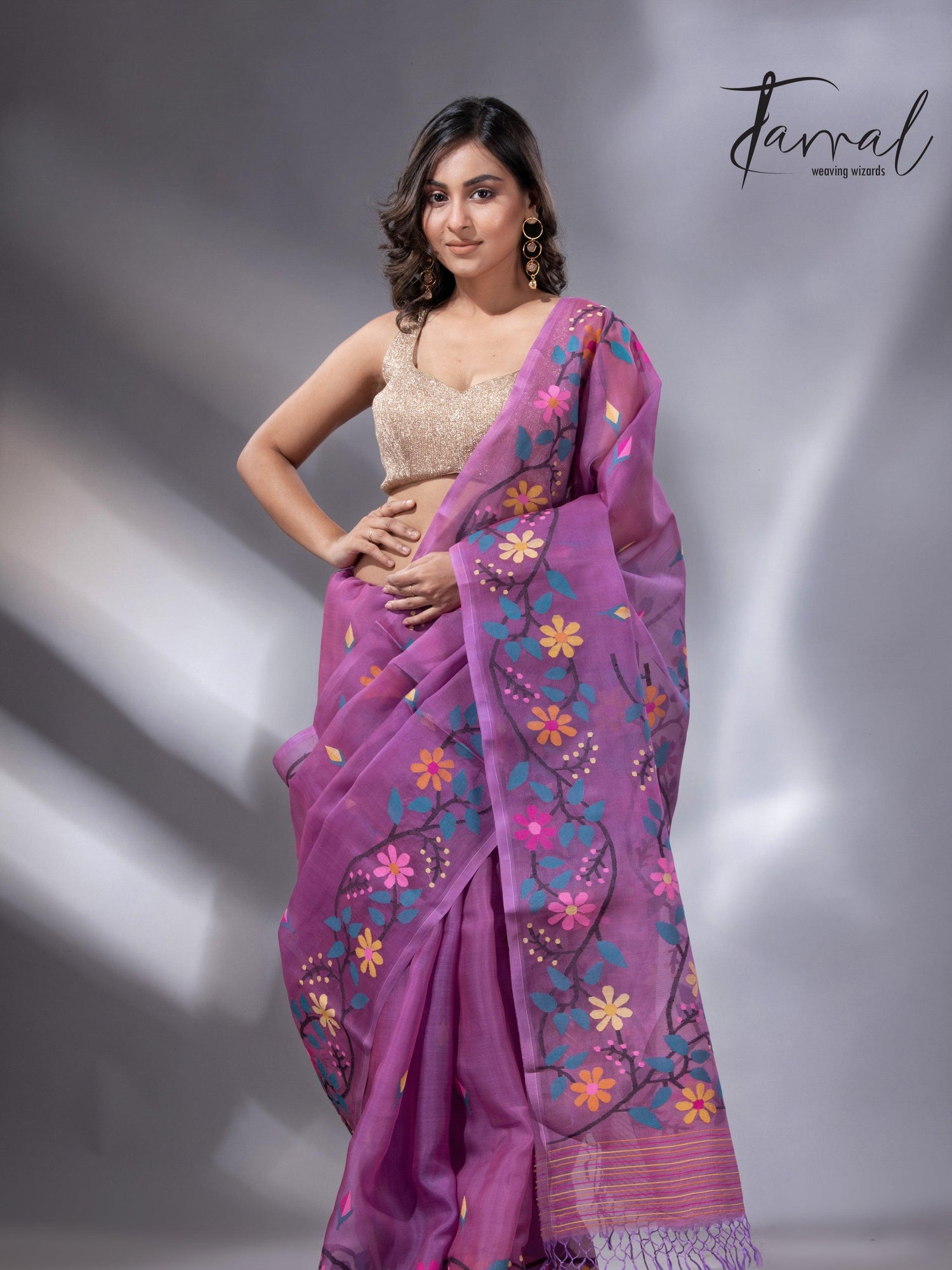 Purple floral border handwoven muslin jamdani saree2