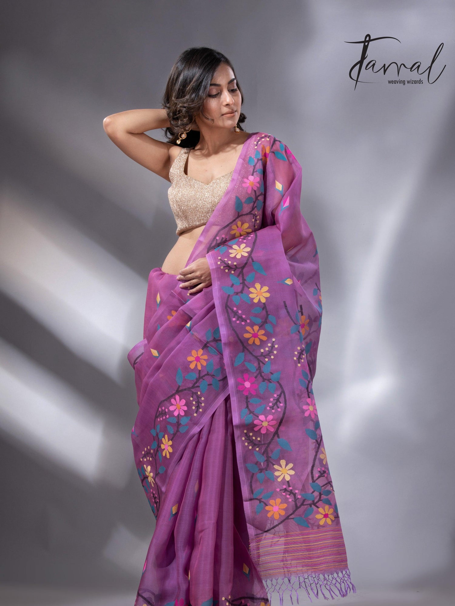 Purple floral border handwoven muslin jamdani saree3