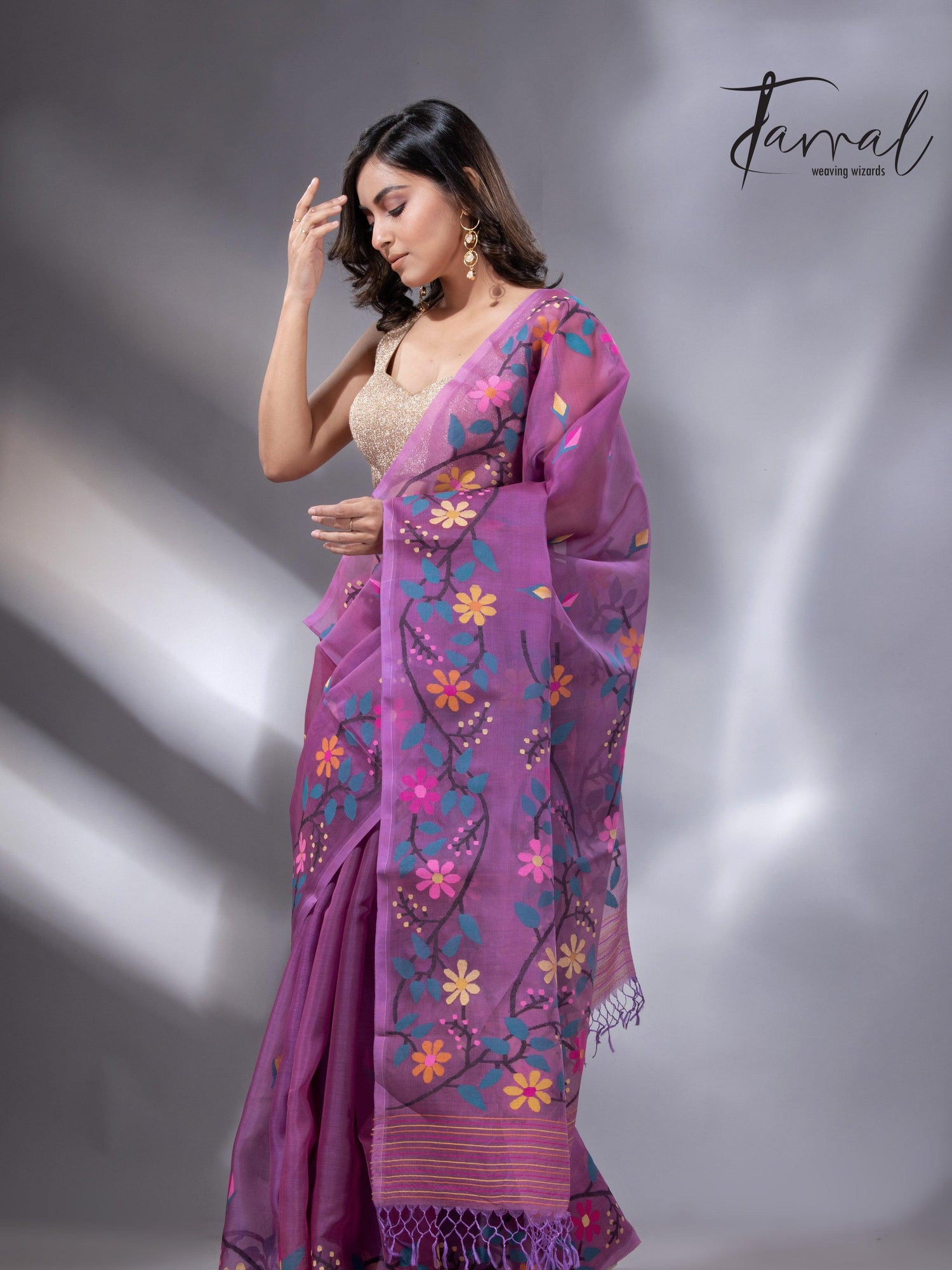 Purple floral border handwoven muslin jamdani saree5