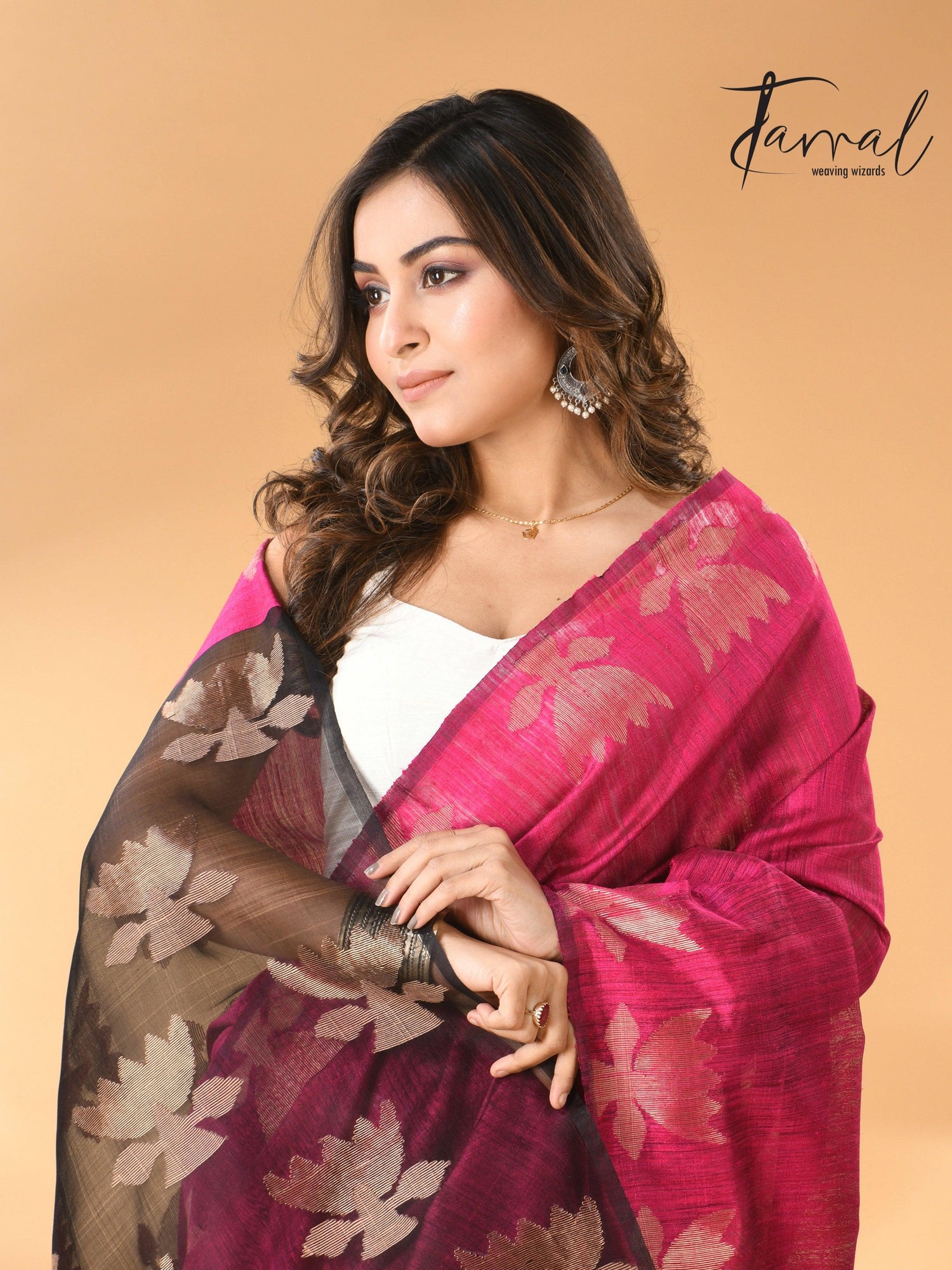 Rani_Pink_Jamdani_Matka_Silk_Saree_Close_up