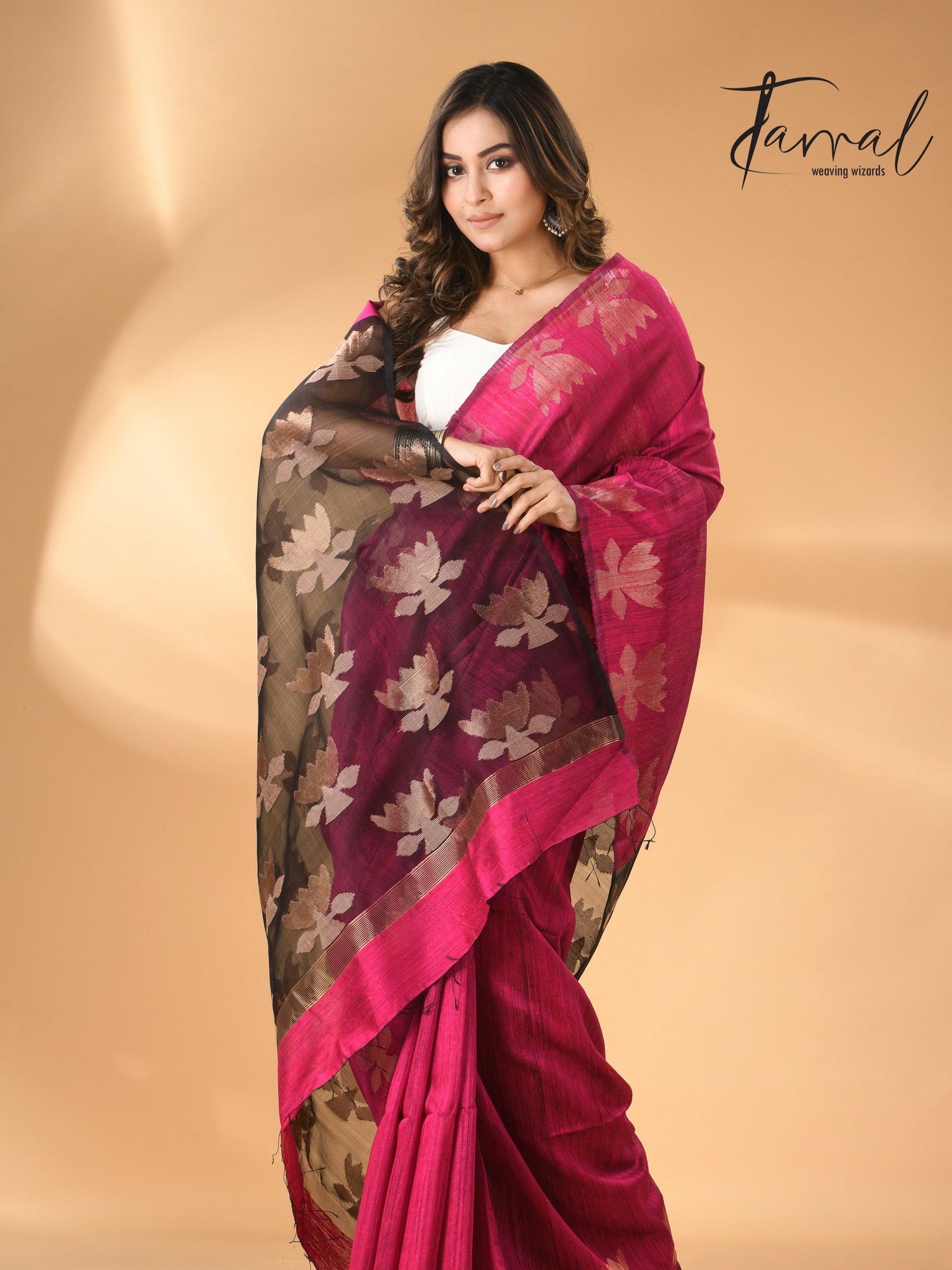Rani_Pink_Jamdani_Matka_Silk_Saree_Close_up2